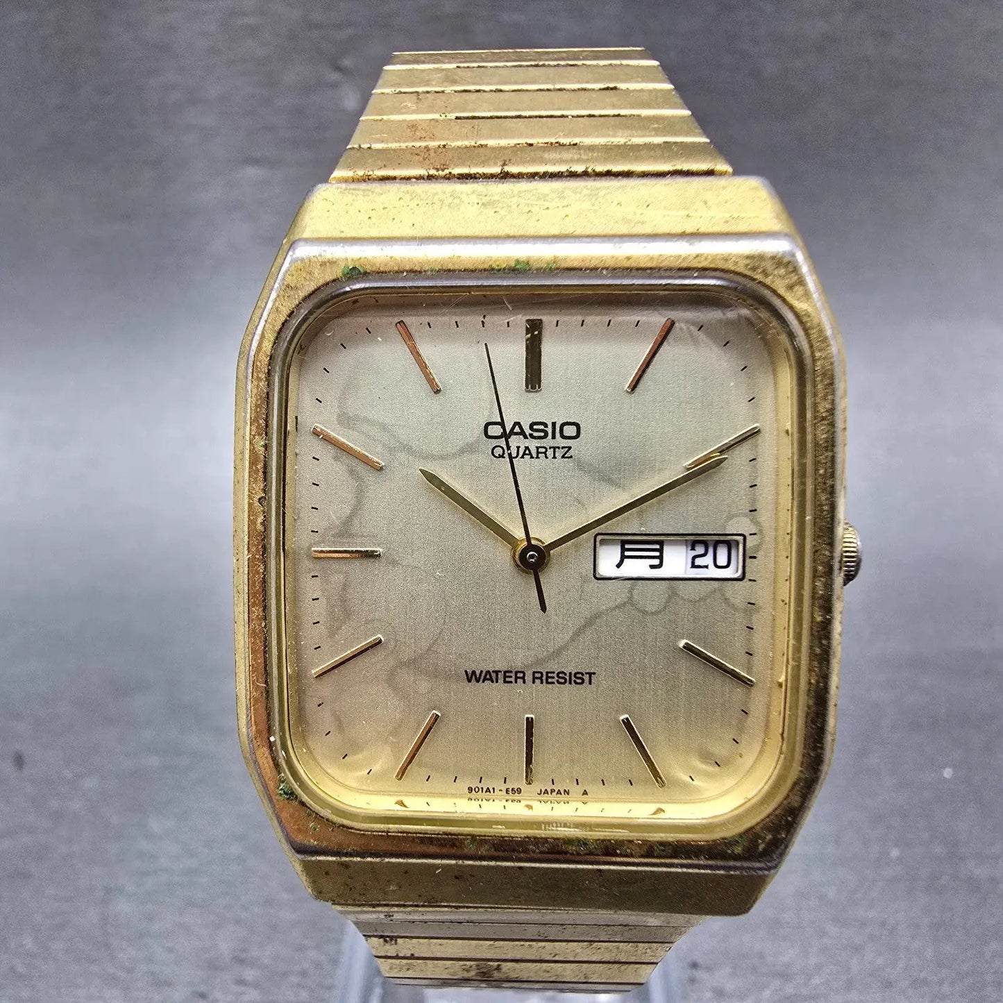 Casio MQ-518 Watch Men 30mm Champagne Dial Gold Tone Rectangle Daydate New BattL0