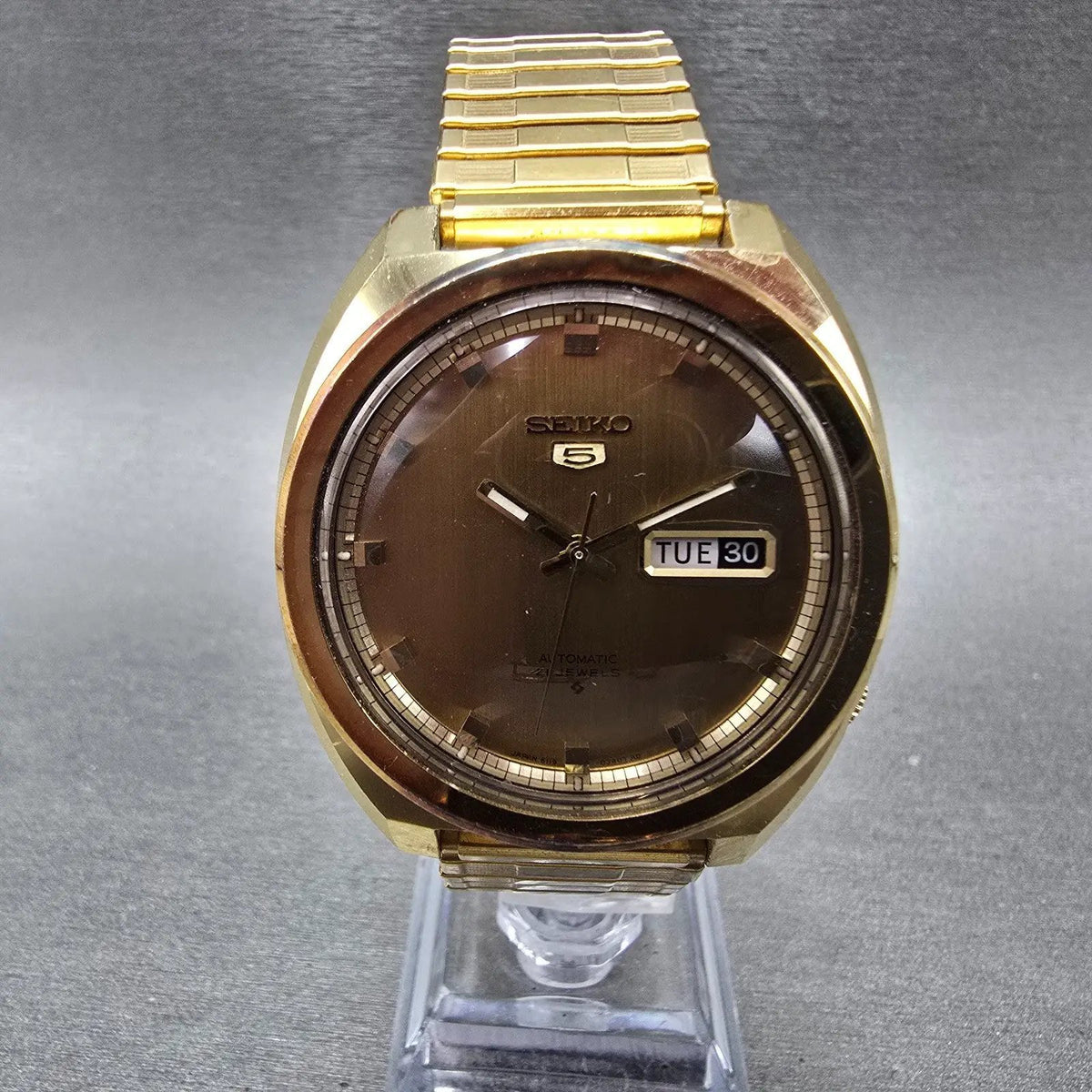 Seiko 5 Automatic Watch Men 39mm Gold Dial Gold Daydate Round 6119-8273 Works1