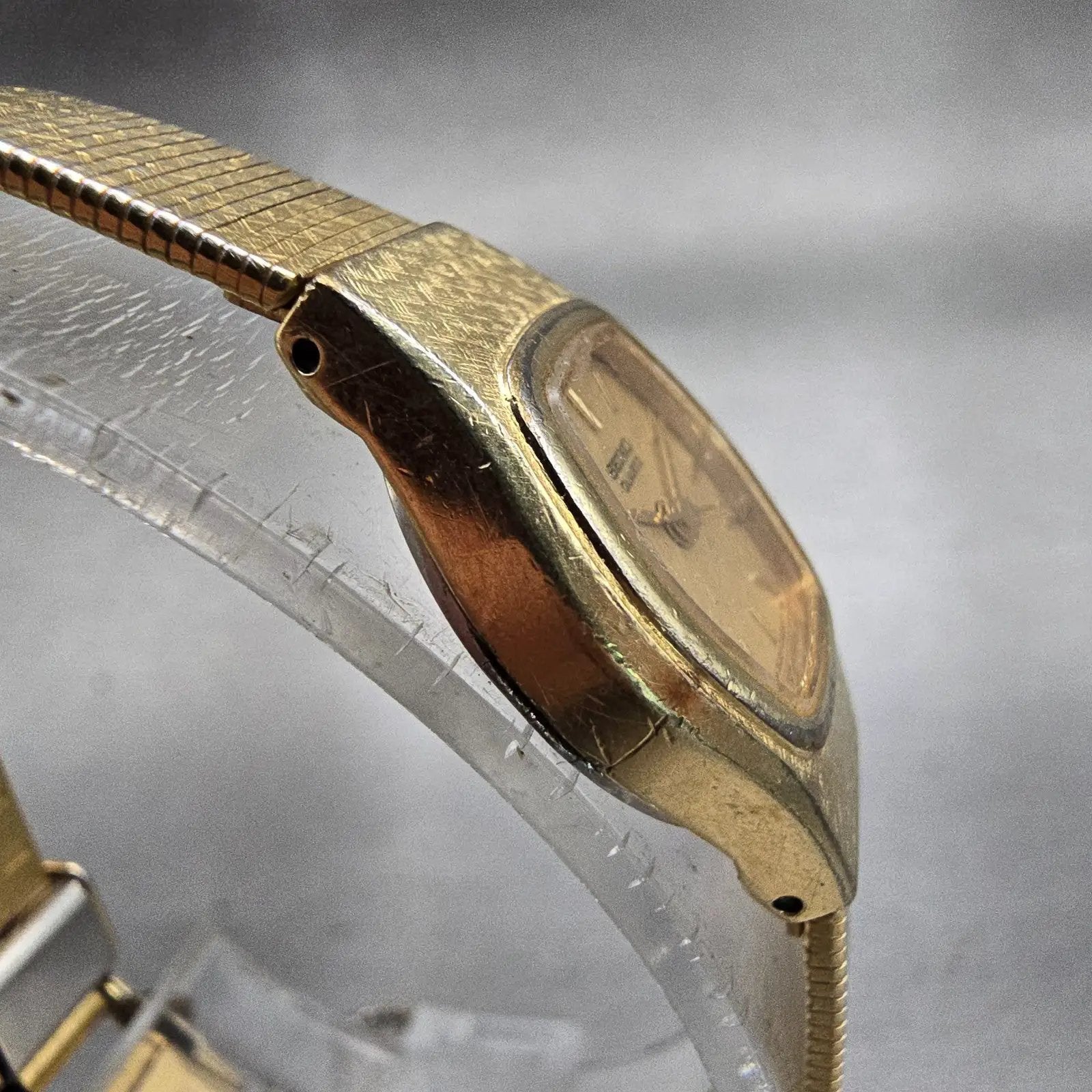 Seiko Watch Women 16mm Gold Dial Gold Tone Oval 2C21-5149 New Battery Vintage3