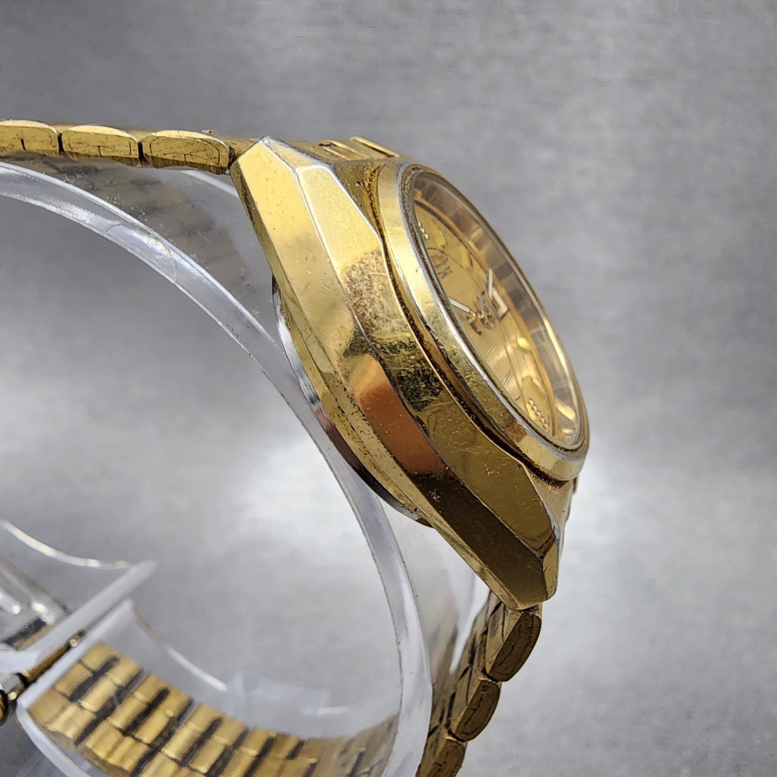 Seiko Automatic Watch Women 25mm Champagne Dial Gold Tone Daydate 42060469 Runs3