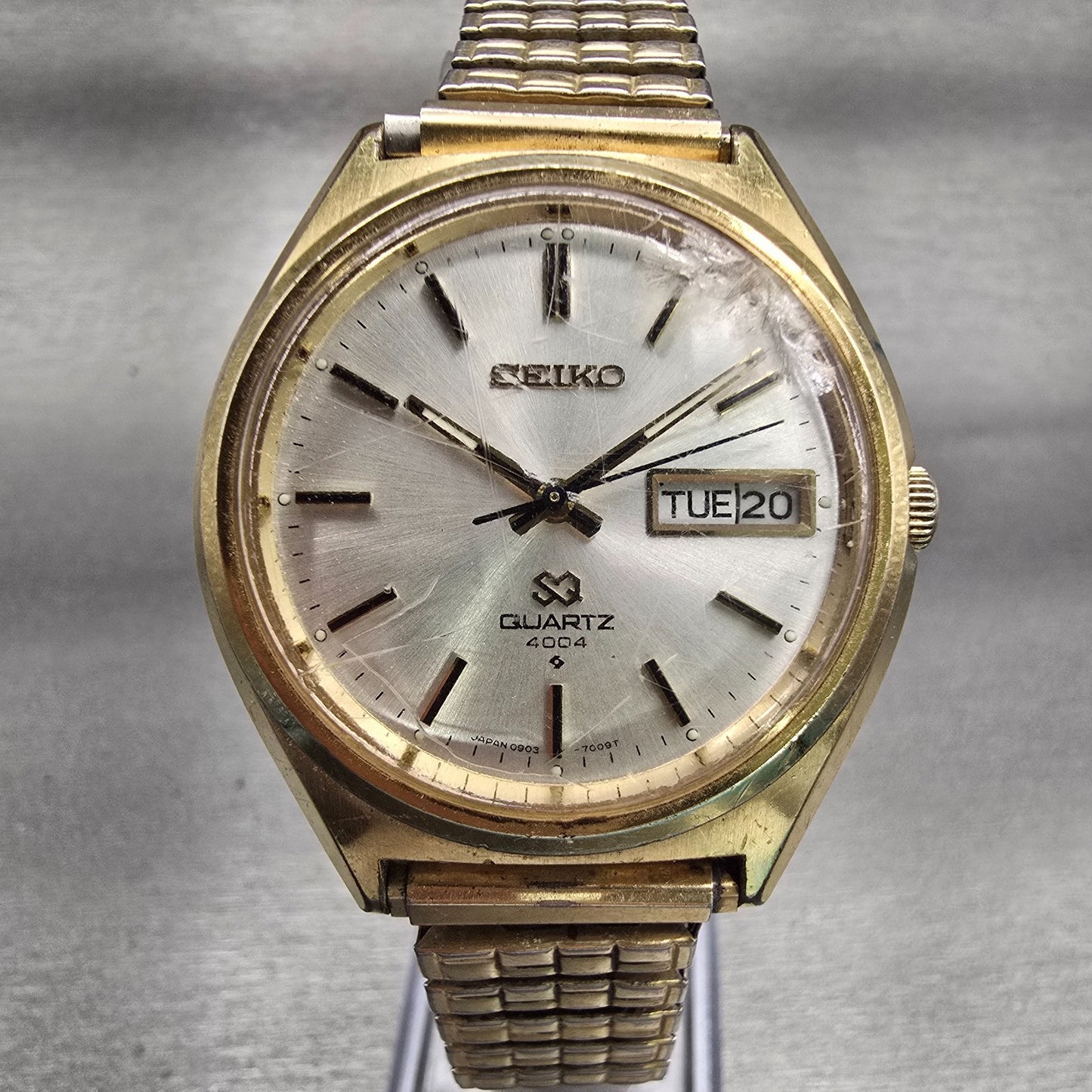Seiko SQ Watch Men 37mm Silver Dial Gold Tone Daydate Round 0903-7009 New Batt0