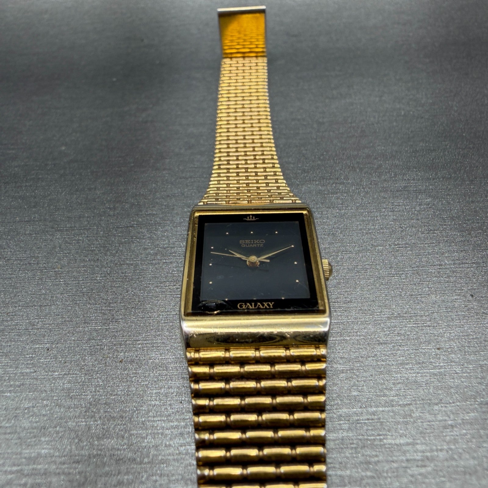 Seiko Galaxy Tank Watch Women 19mm Black Dial Gold Tone PARTS!! 2Y01-5C40 NewBat2