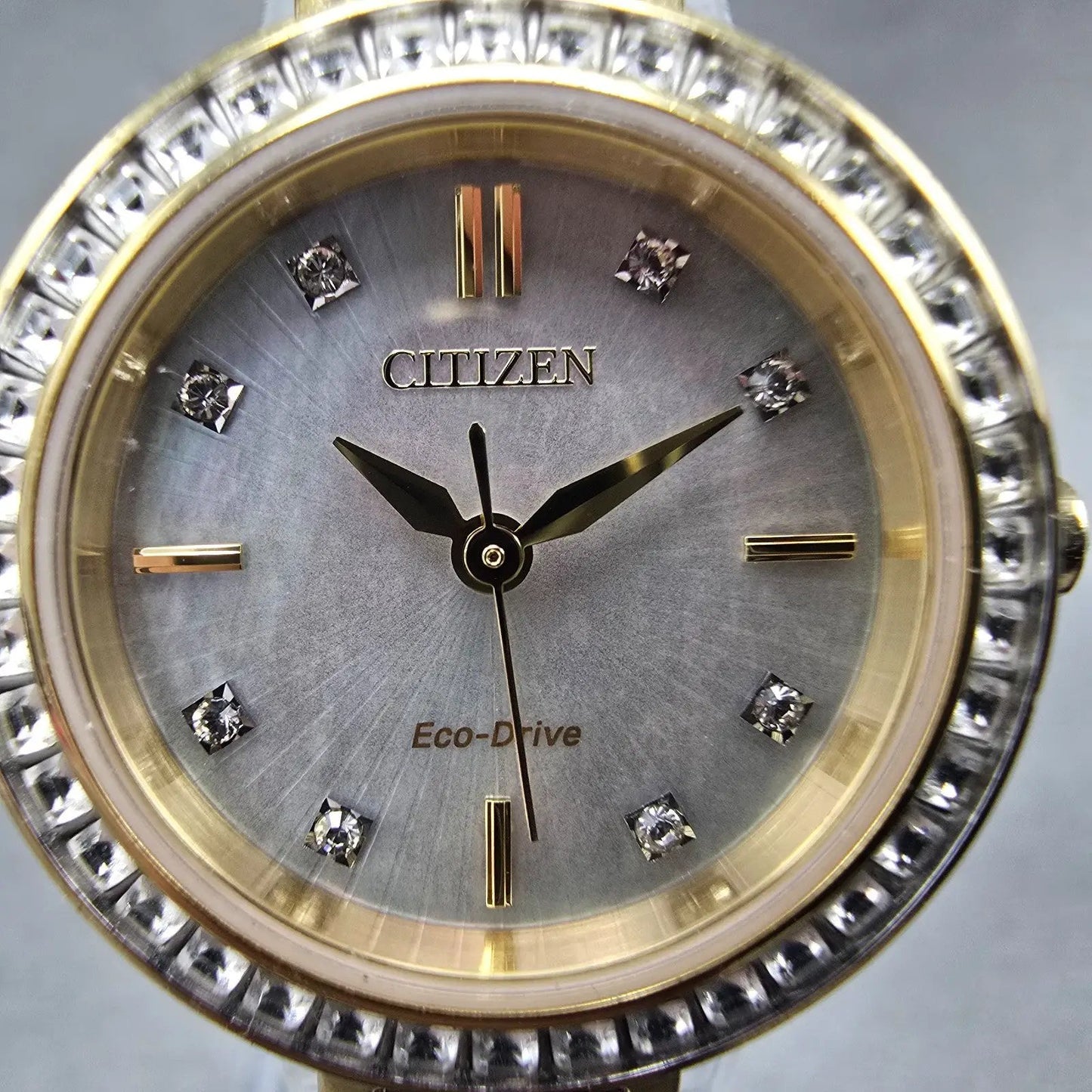 Citizen Eco-Drive Watch Women 25mm MOP Dial Gold Tone Round E031-S122694 Runs NQ1