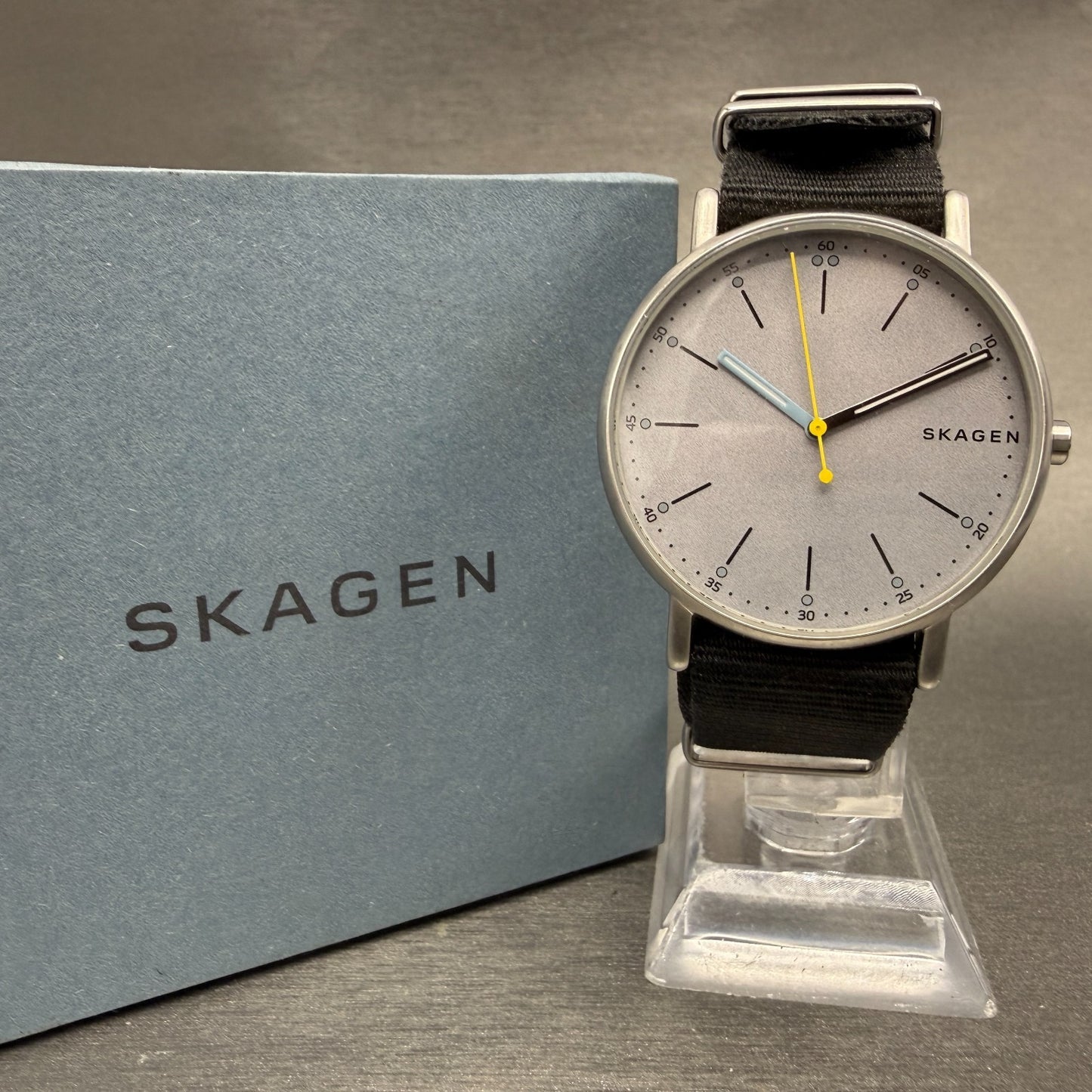 Skagen Signatur Watch Men 40mm Gray Dial Steel Round SKW6373 New Battery0