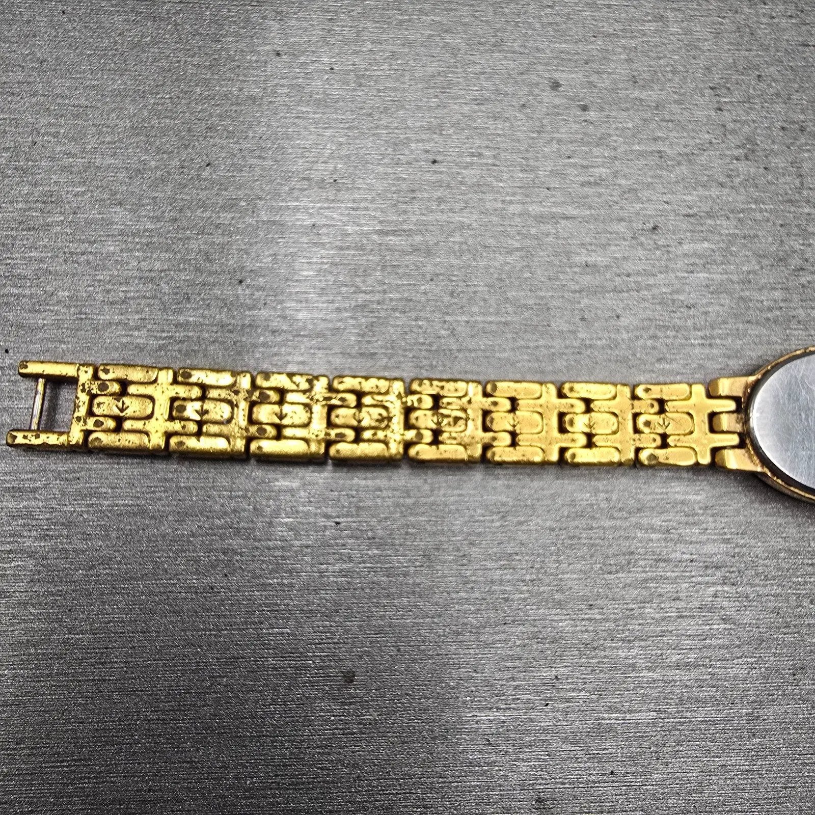 Seiko Watch Women 17mm White Dial Gold Tone Oval V400-1019 New Battery Vintage11
