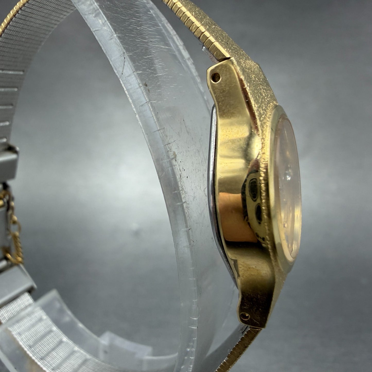 Seiko Watch Women 20mm Champagne Dial Gold Tone Round 8Y21-0020 New Battery GH53