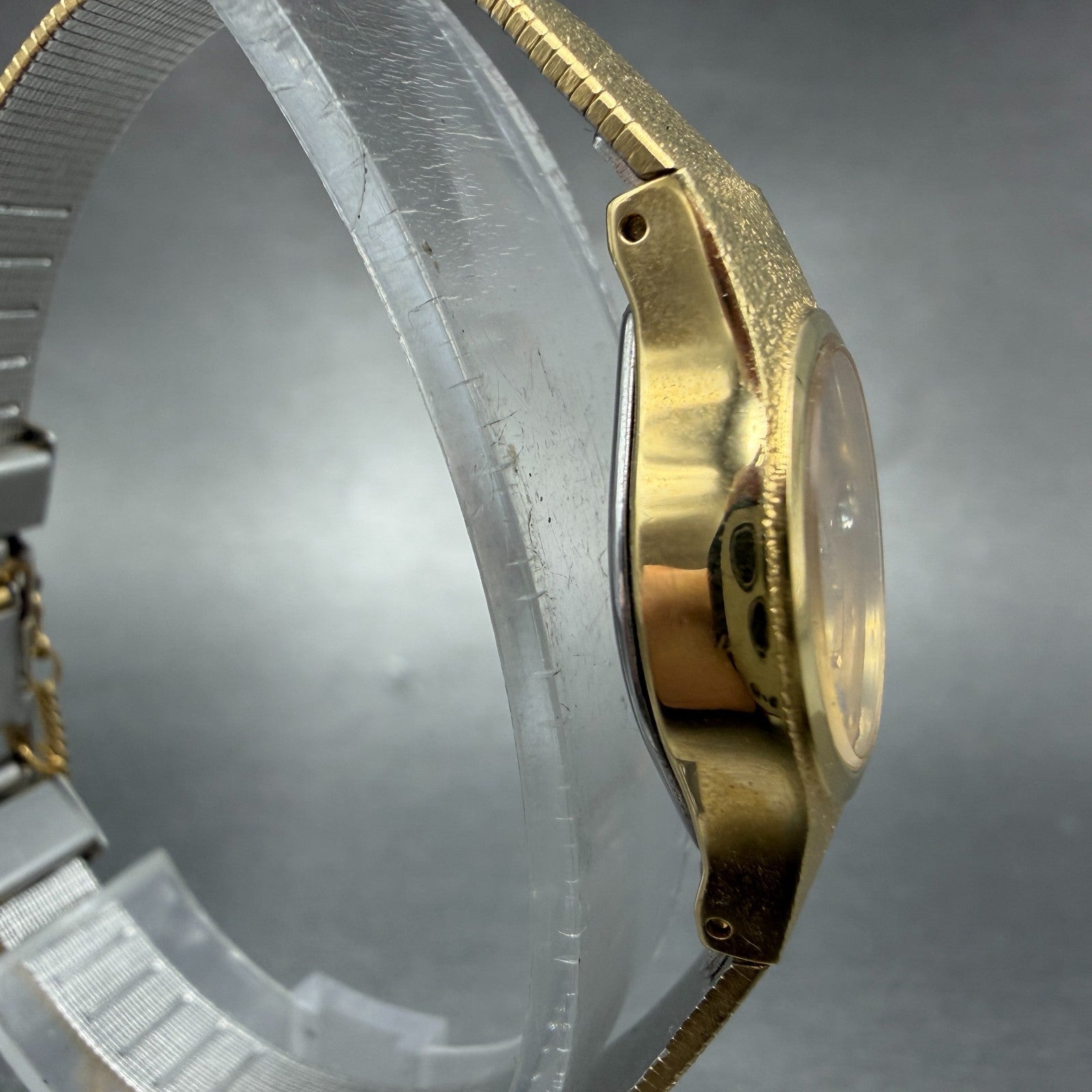 Seiko Watch Women 20mm Champagne Dial Gold Tone Round 8Y21-0020 New Battery GH53