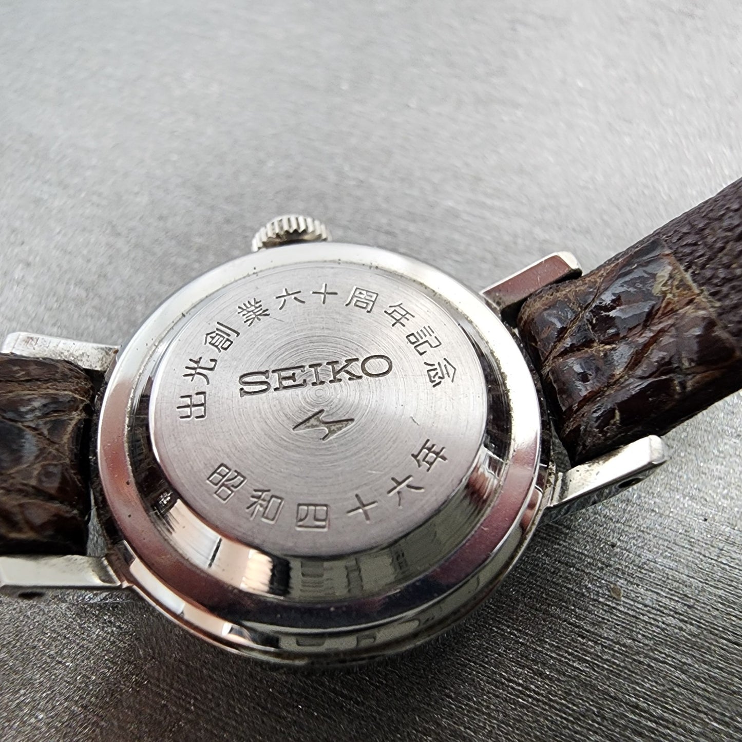 Seiko Special Watch Women 21mm White Dial Silver Tone Round Manual Wind Runs9