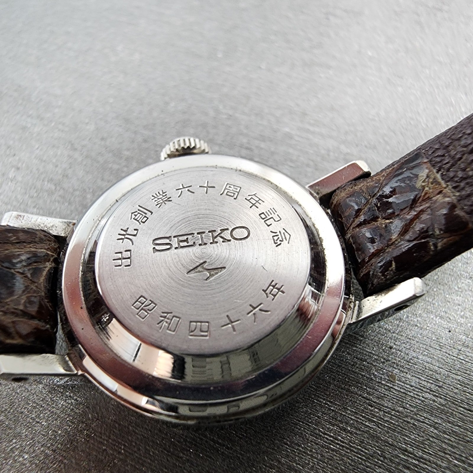 Seiko Special Watch Women 21mm White Dial Silver Tone Round Manual Wind Runs9
