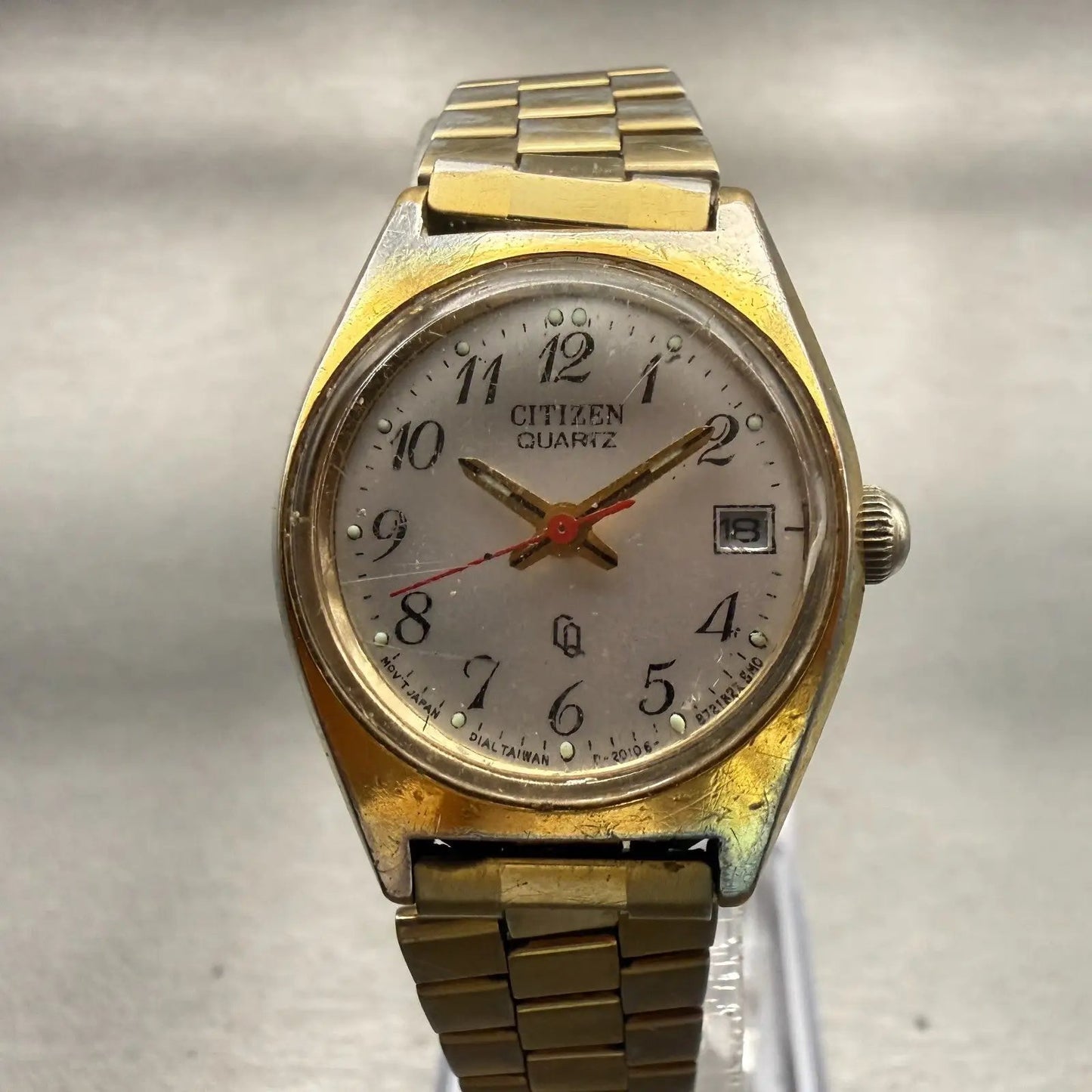 Citizen CQ Watch Women 24mm Silver Dial Gold Tone Date Round 2010-891252 New Bat0