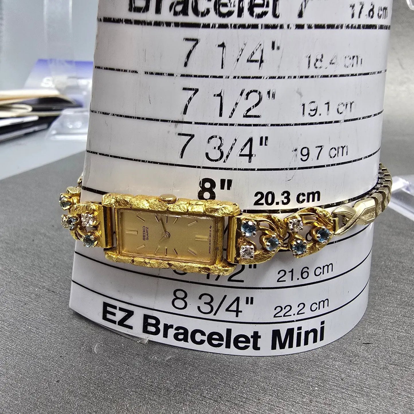 Seiko Tank Watch Women 14mm Champagne Dial Gold Nugget 2E20-6429 New Battery12