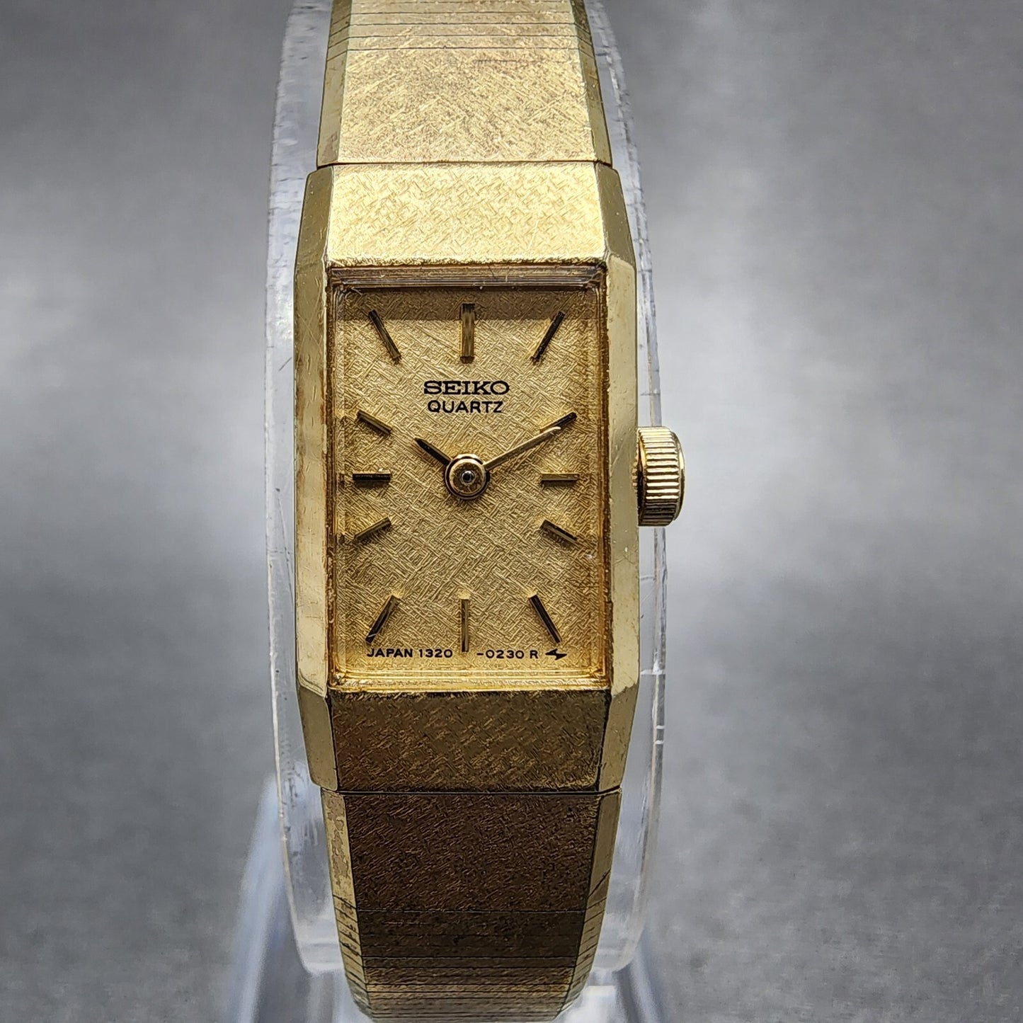 Seiko Tank Watch Women 12mm Gold Dial Gold Tone Rectangle 13205040 New Battery0