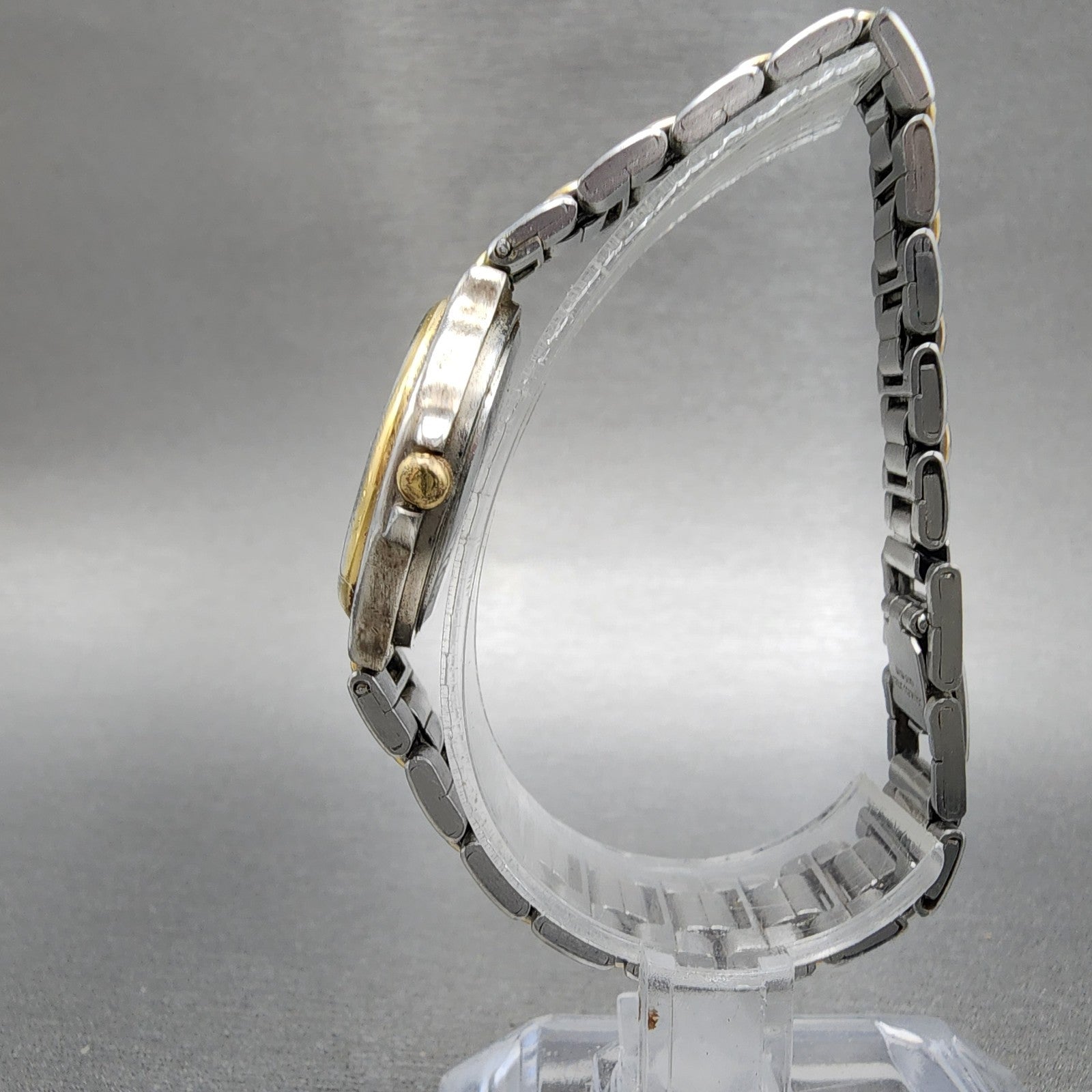Bulova Watch Women 27mm White Dial Two Tone Date Round 98M14 New Battery6