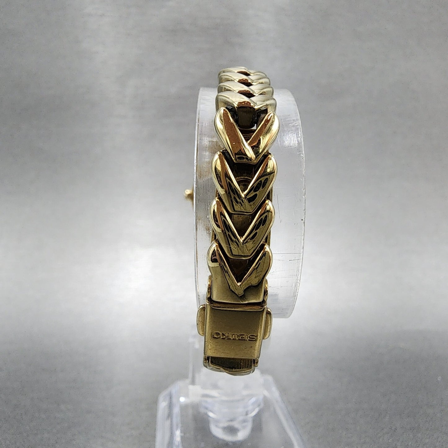 Seiko Solar Watch Women 22mm Champagne Dial Gold Tone Round V1150AP0 Runs7