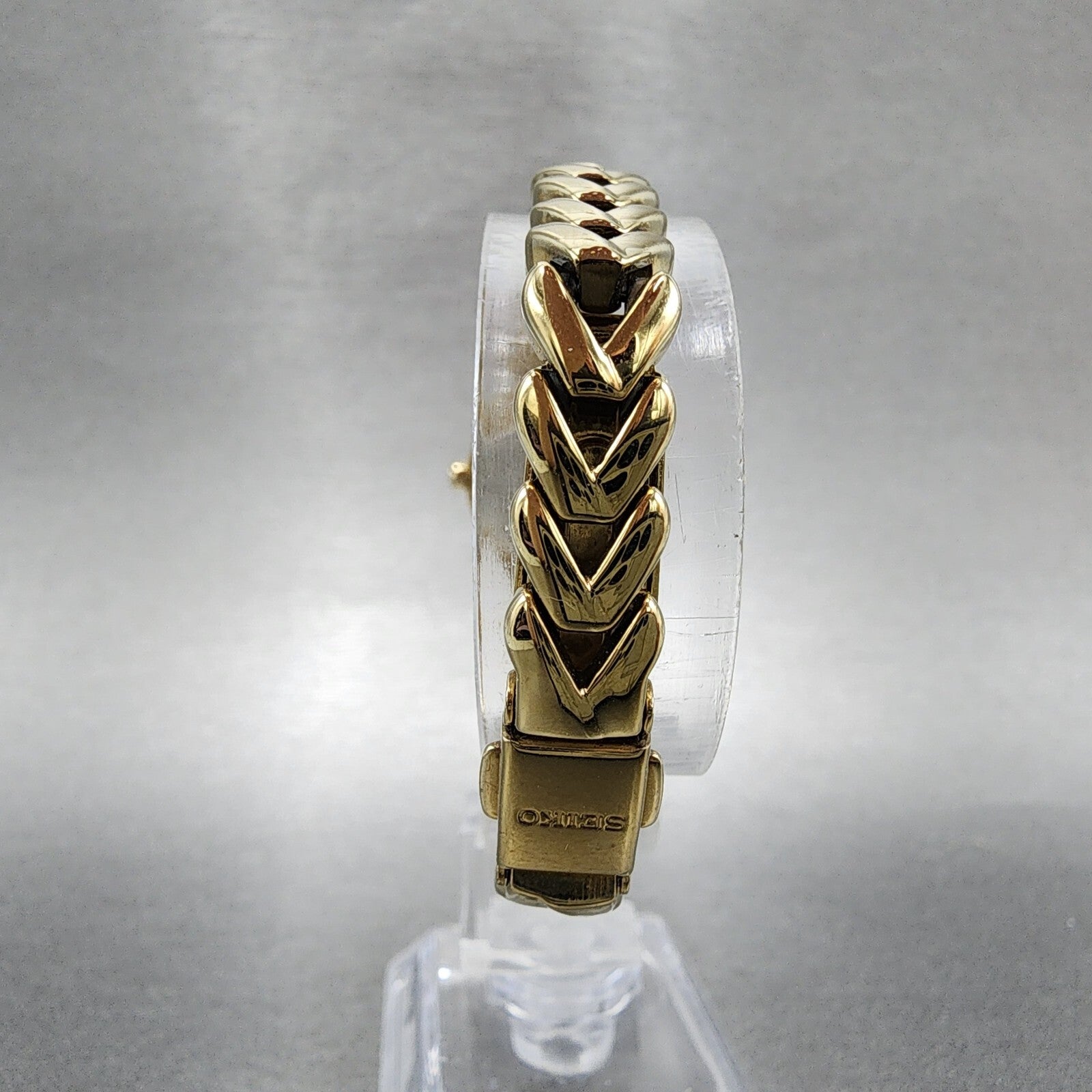 Seiko Solar Watch Women 22mm Champagne Dial Gold Tone Round V1150AP0 Runs7