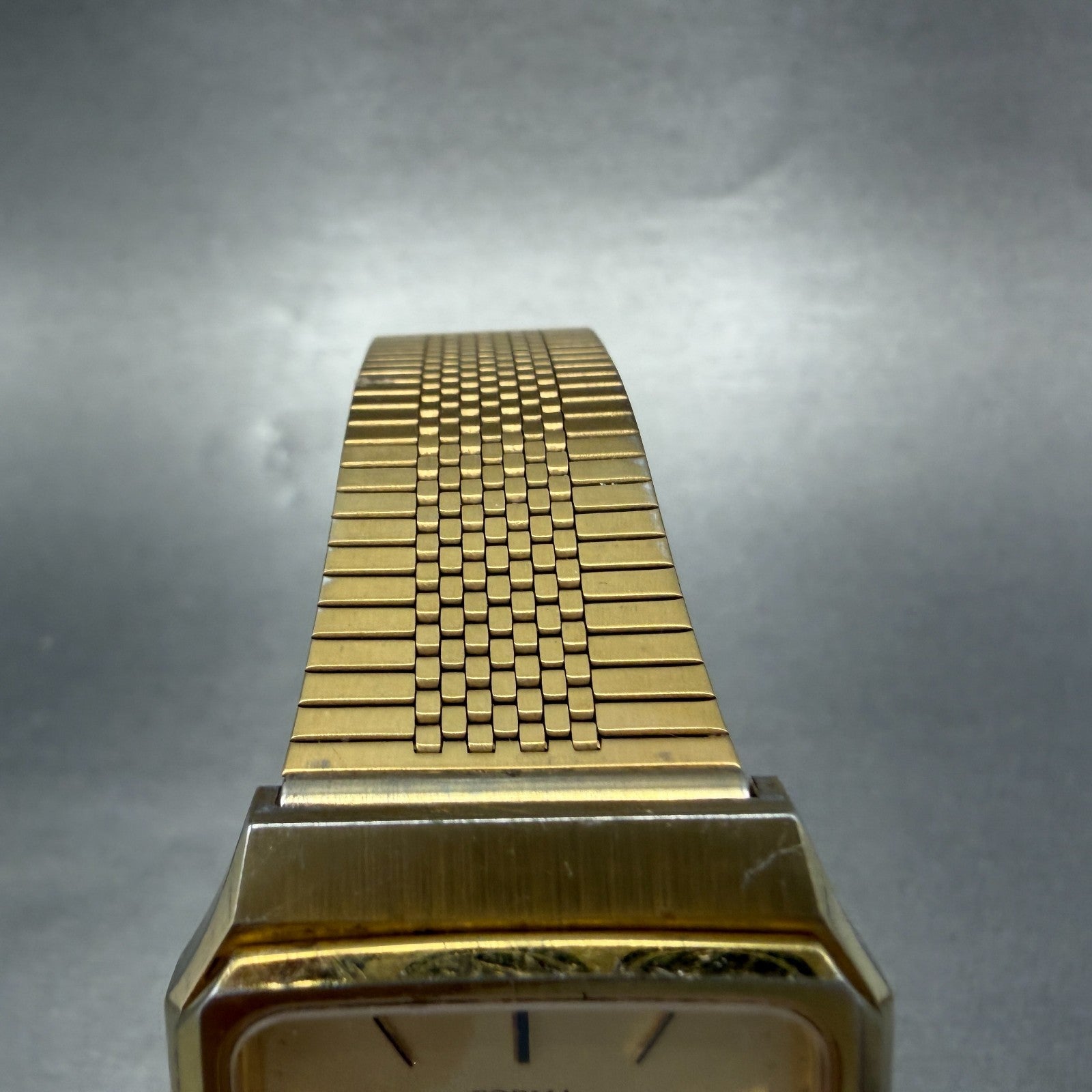 Citizen Forma Tank Watch Men 31mm Champagne Dial Gold Tone Daydate New BatteryAB4