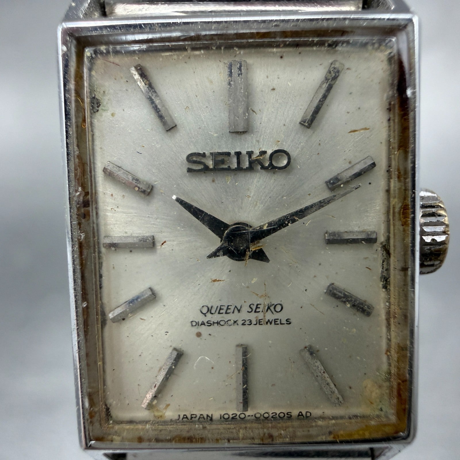 Seiko Queen Seiko Tank Watch Women 16mm White Dial Silver Tone Rectangle Runs 21