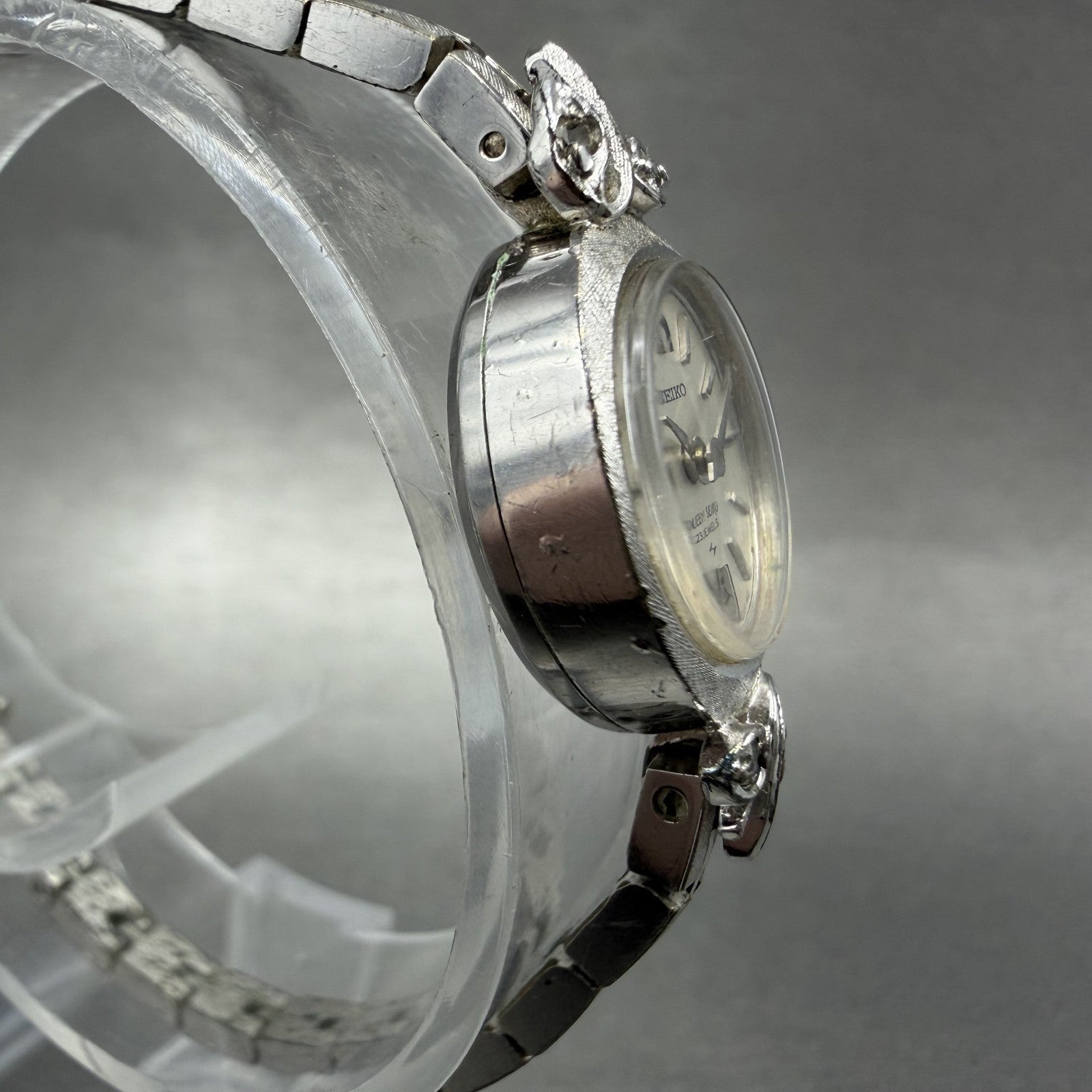 Seiko Queen Seiko Watch Women 16mm Silver Dial Silver Tone Manual 10200040 Runs3