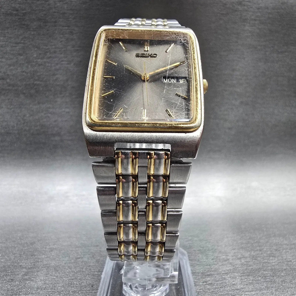 Seiko Tank Watch Men 28mm Gray Dial Two Tone Daydate Rectangle 7N33-5A09 NewBat5