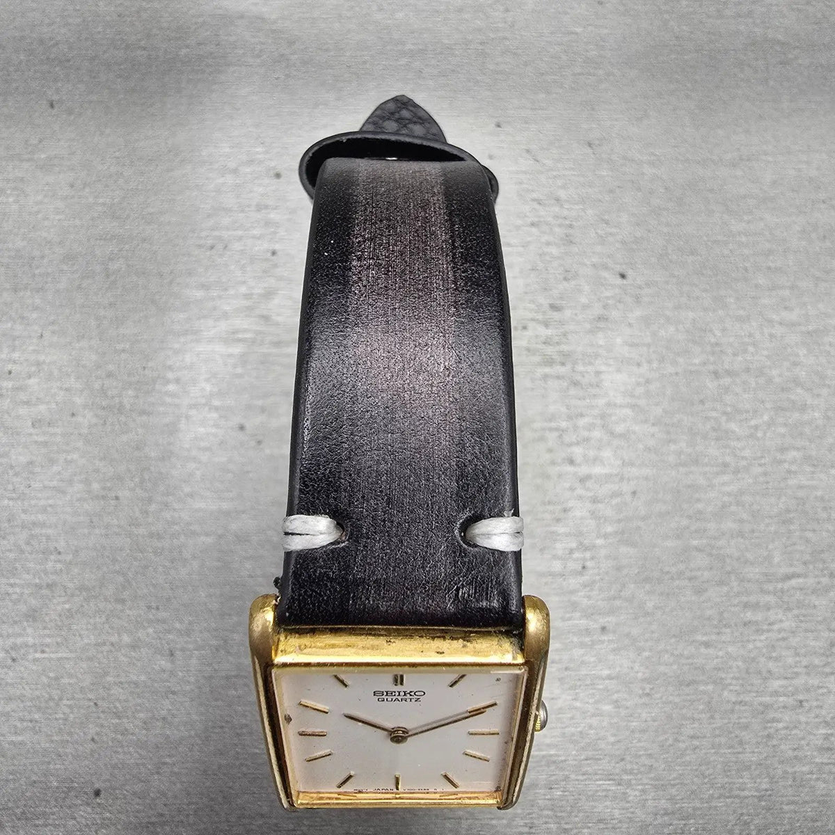 Seiko Watch Men 25mm White Dial Gold Tone Rectangle V700-5K30 New Battery VTG4