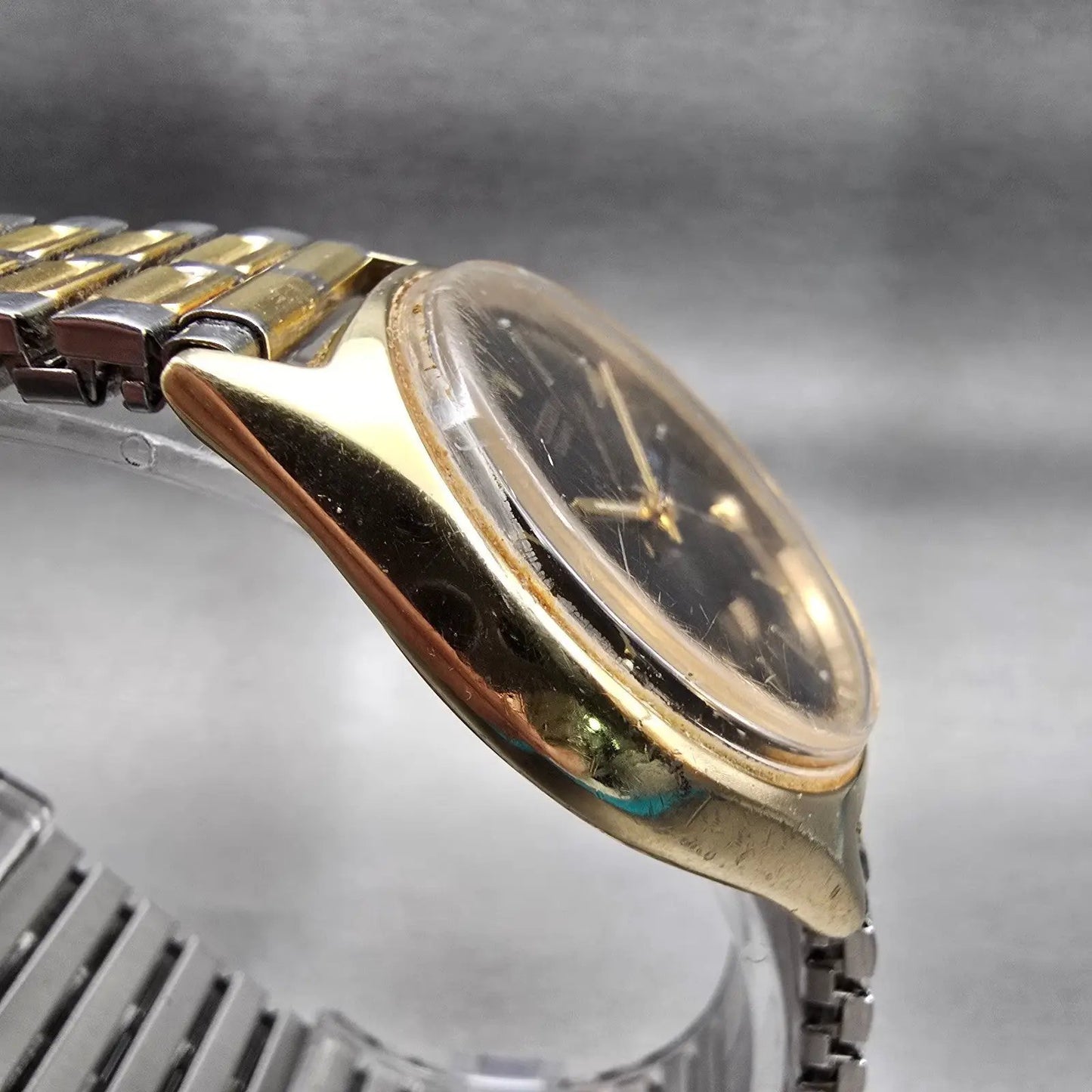 Citizen CQ Watch Men 35mm Black Dial Gold Tone Daydate Round 1100-S63812 New Bat3