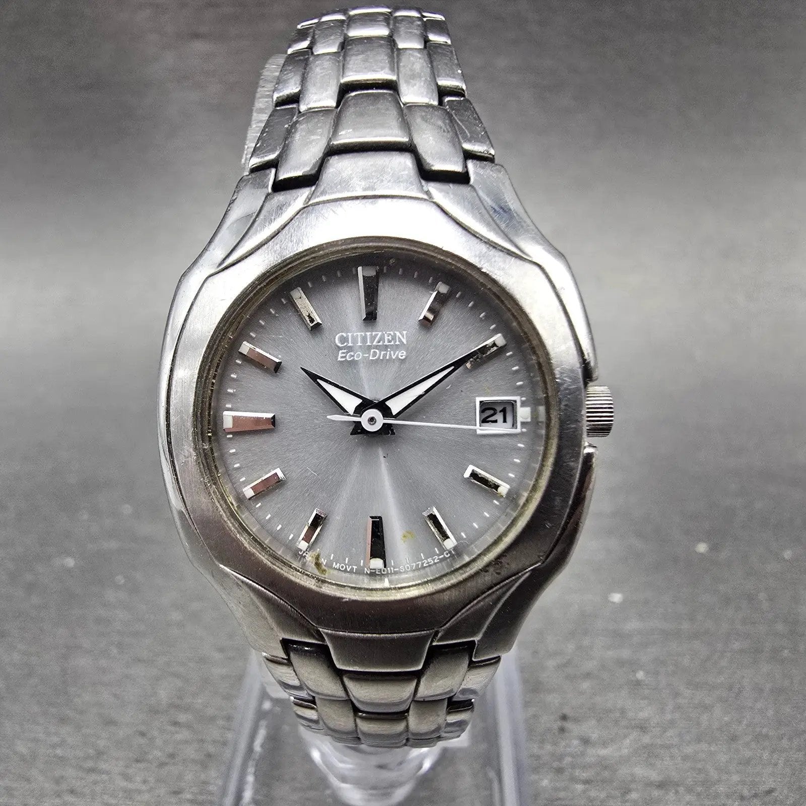 Citizen Eco-Drive Watch Women 25mm Gray Dial Silver Tone Date E011-S049601 RunsK0