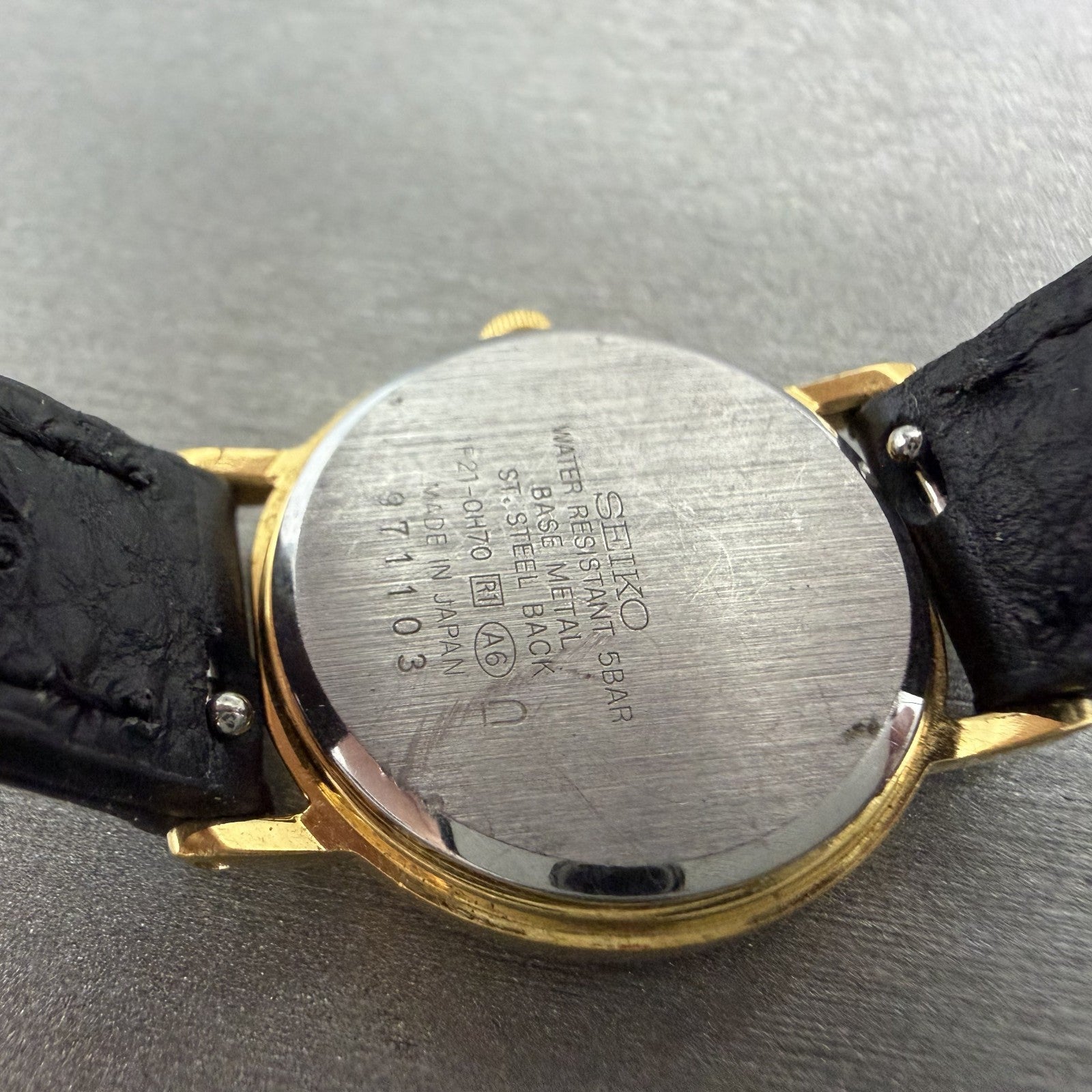 Seiko Spirit Watch Women 23mm White Dial Gold Tone Round 1F210H70 New Battery9
