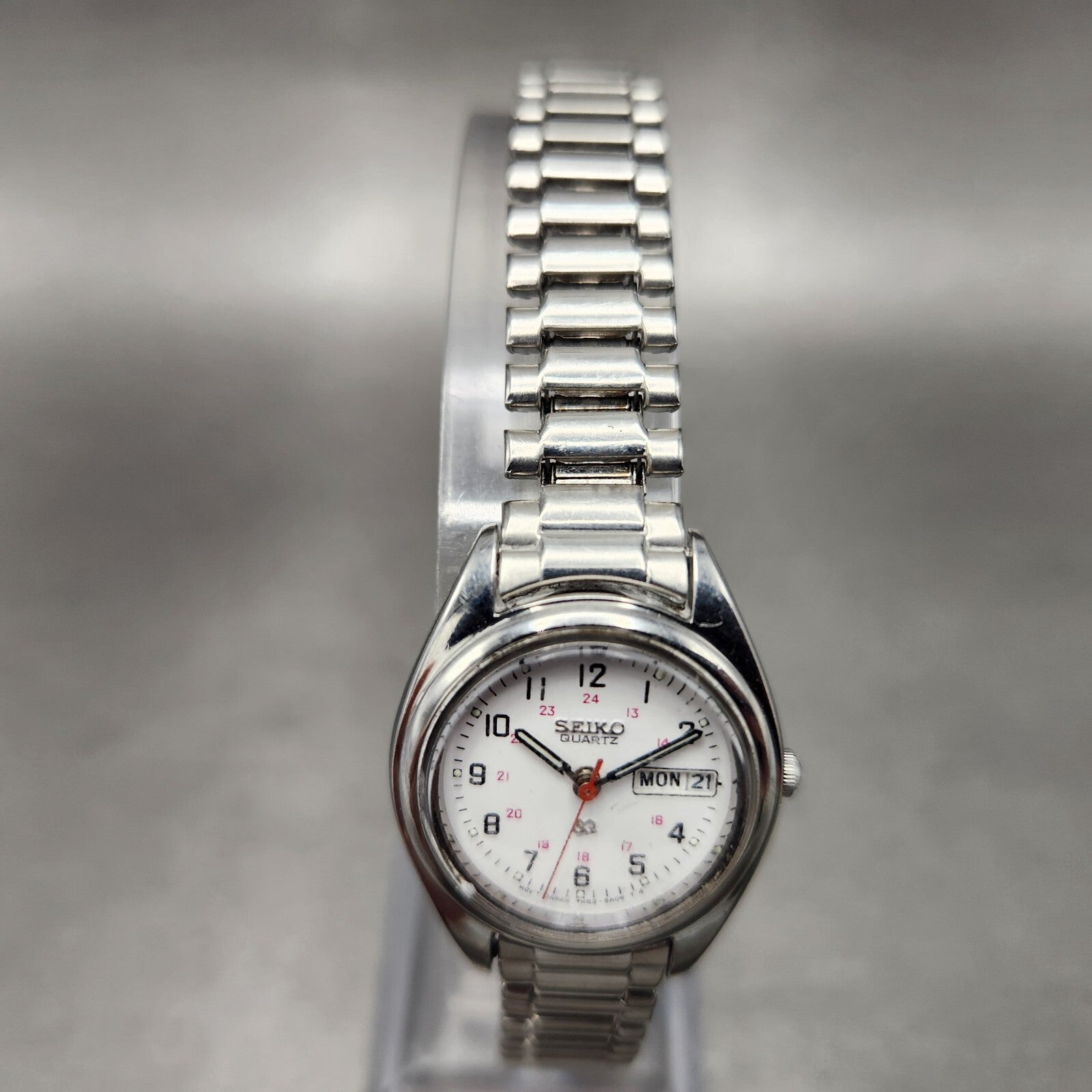 Seiko SQ Watch Women 24mm White Dial Silver Tone daydate 7n836a09 New battery4