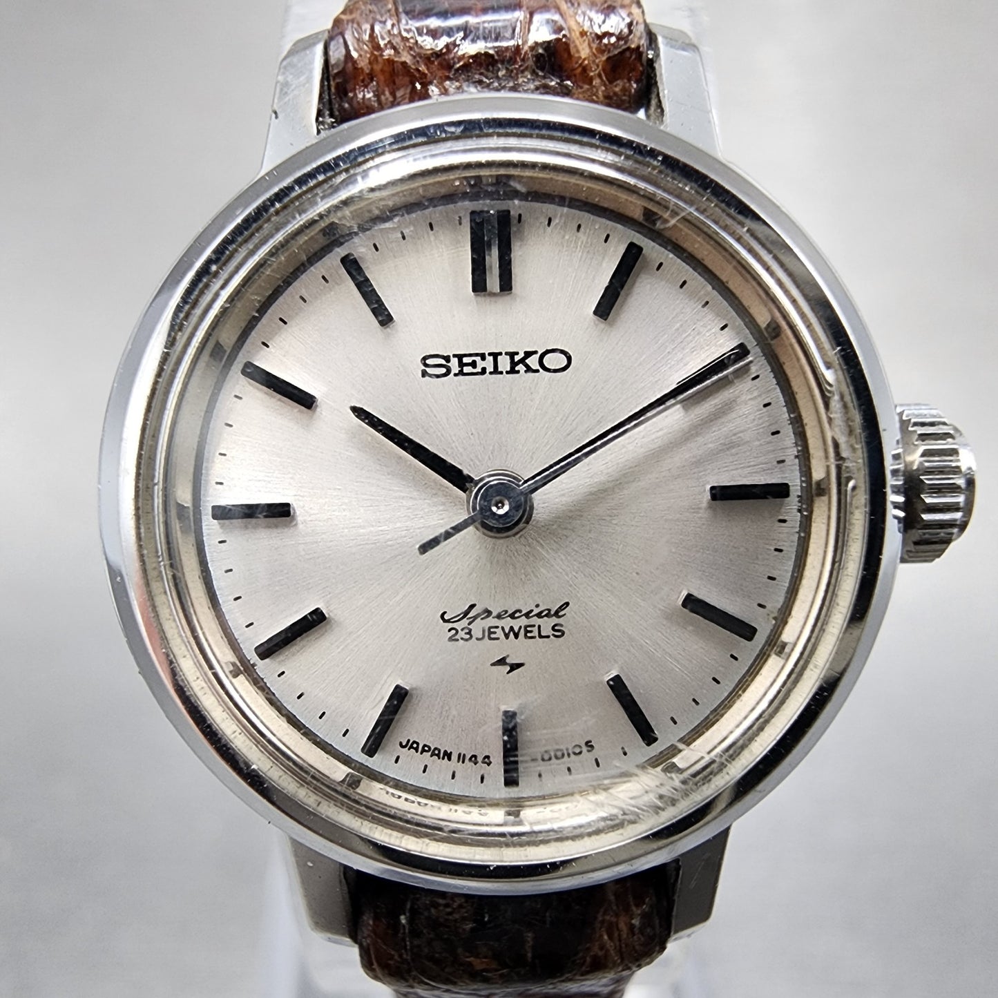 Seiko Special Watch Women 21mm White Dial Silver Tone Round Manual Wind Runs1