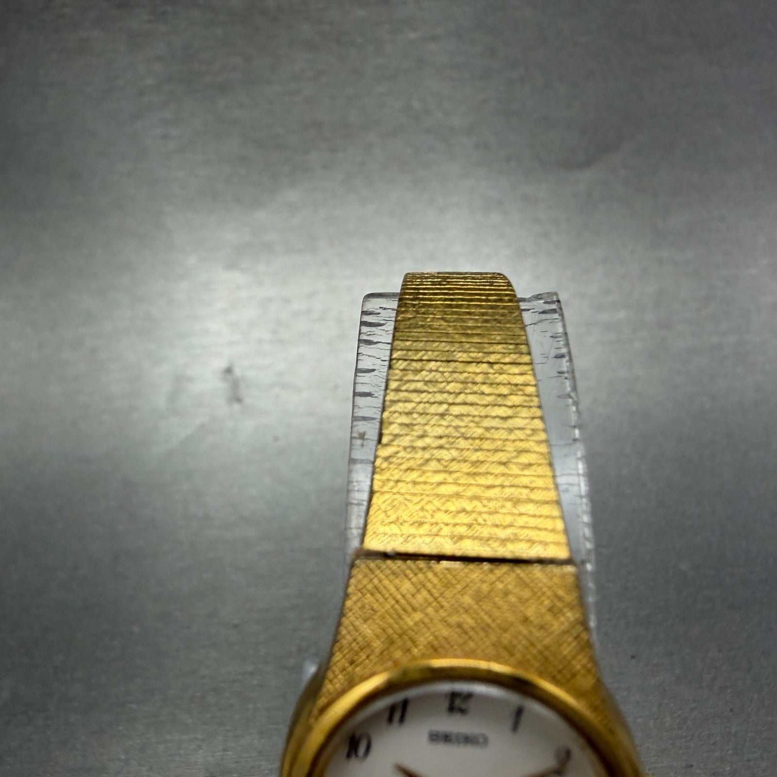 Seiko Watch Women 19mm White Dial Gold Tone Round V401-1810 New Battery Vintage4