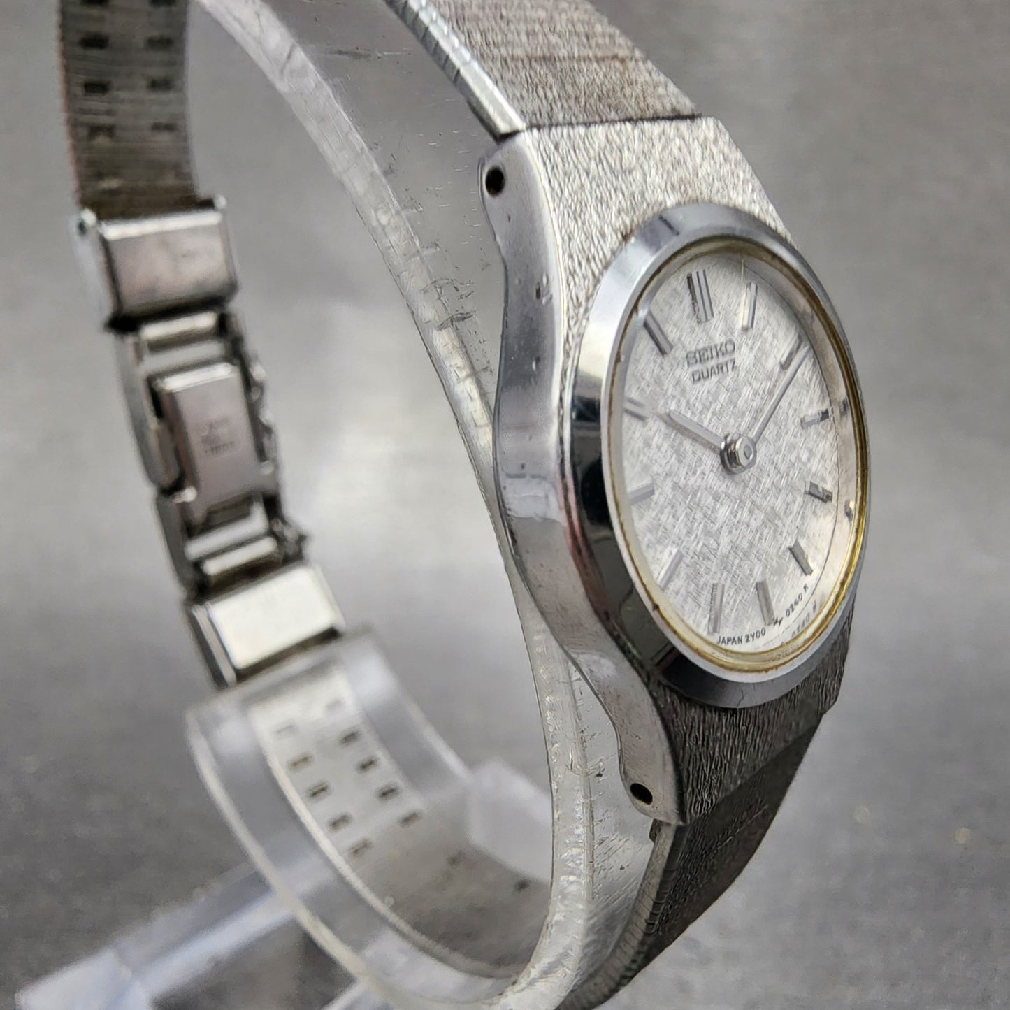 Seiko Watch Women 18mm Silver Dial Silver Tone Round 2y000019 New Battery3