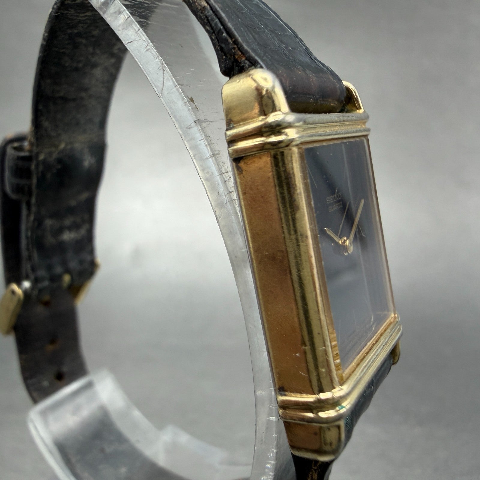 Seiko Tank Watch Women 19mm Black Dial Gold Tone Rectangle 1400-524F New Battery3