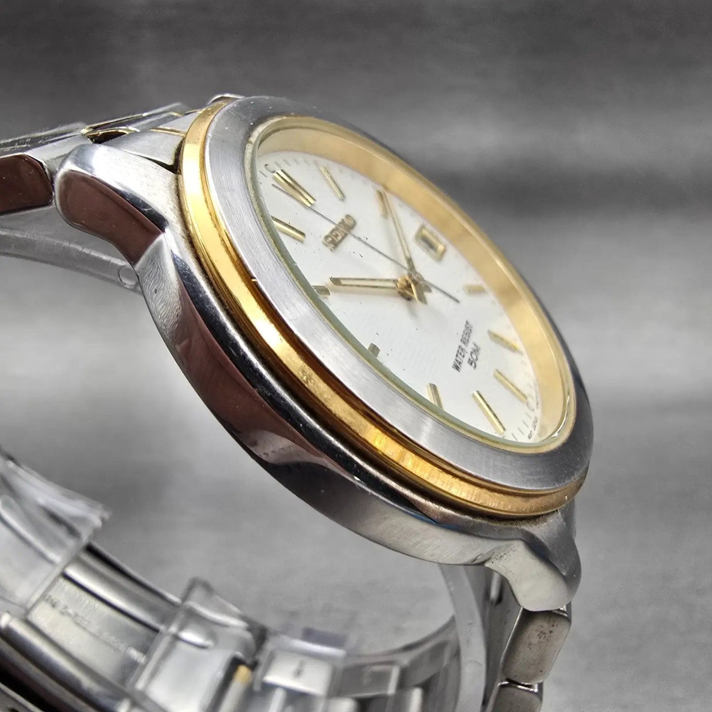 Seiko Watch Men 38mm White Dial Two Tone Date Round V742-6119 New Battery VTG3
