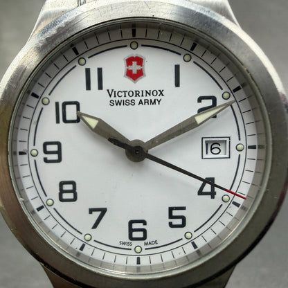 Victorinox Swiss Army Peak II Watch Women 34mm White Dial Steel Date New Battery1