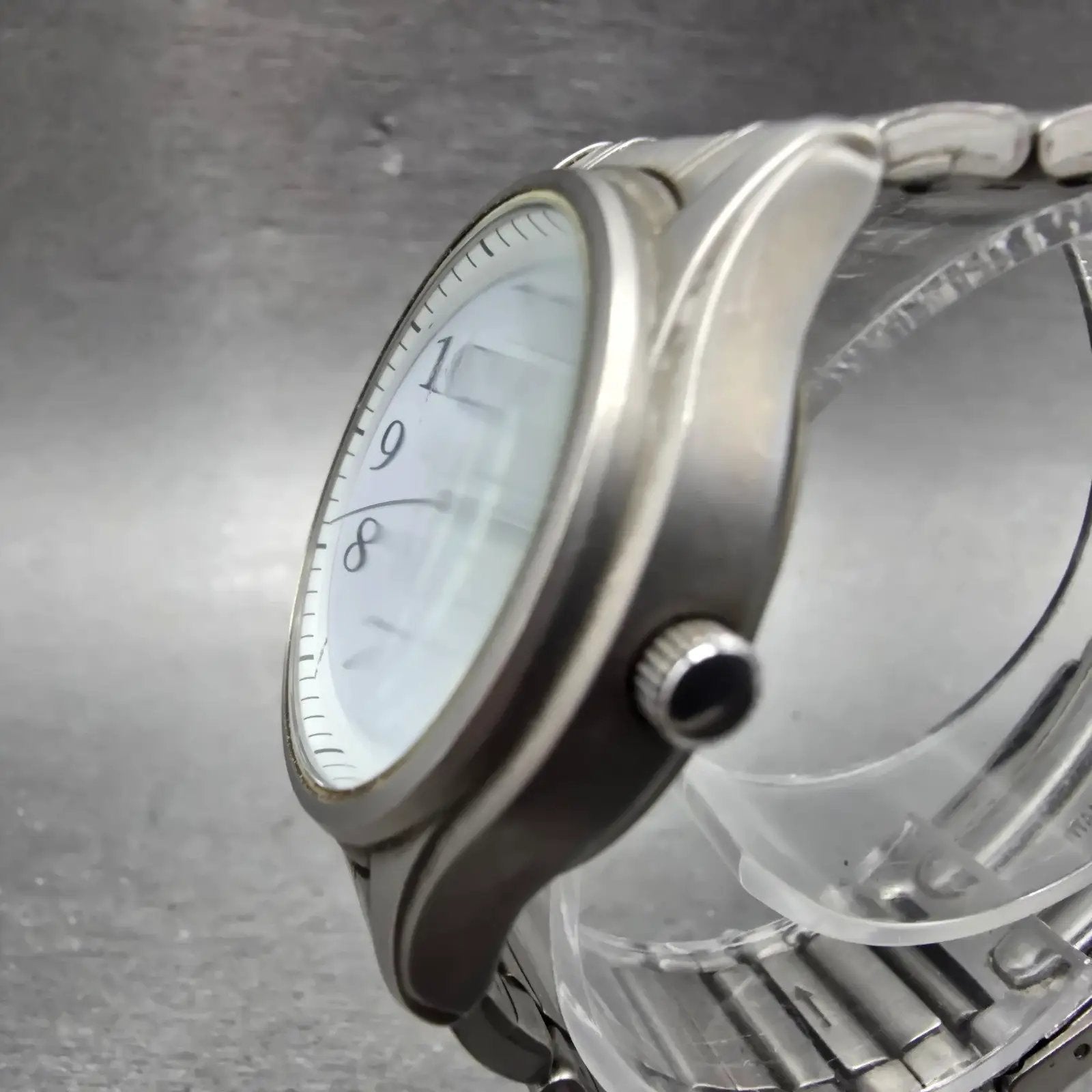 Seiko Alba Solar Watch Men 34mm White Dial Titanium Date V145-0AM0 Runs2