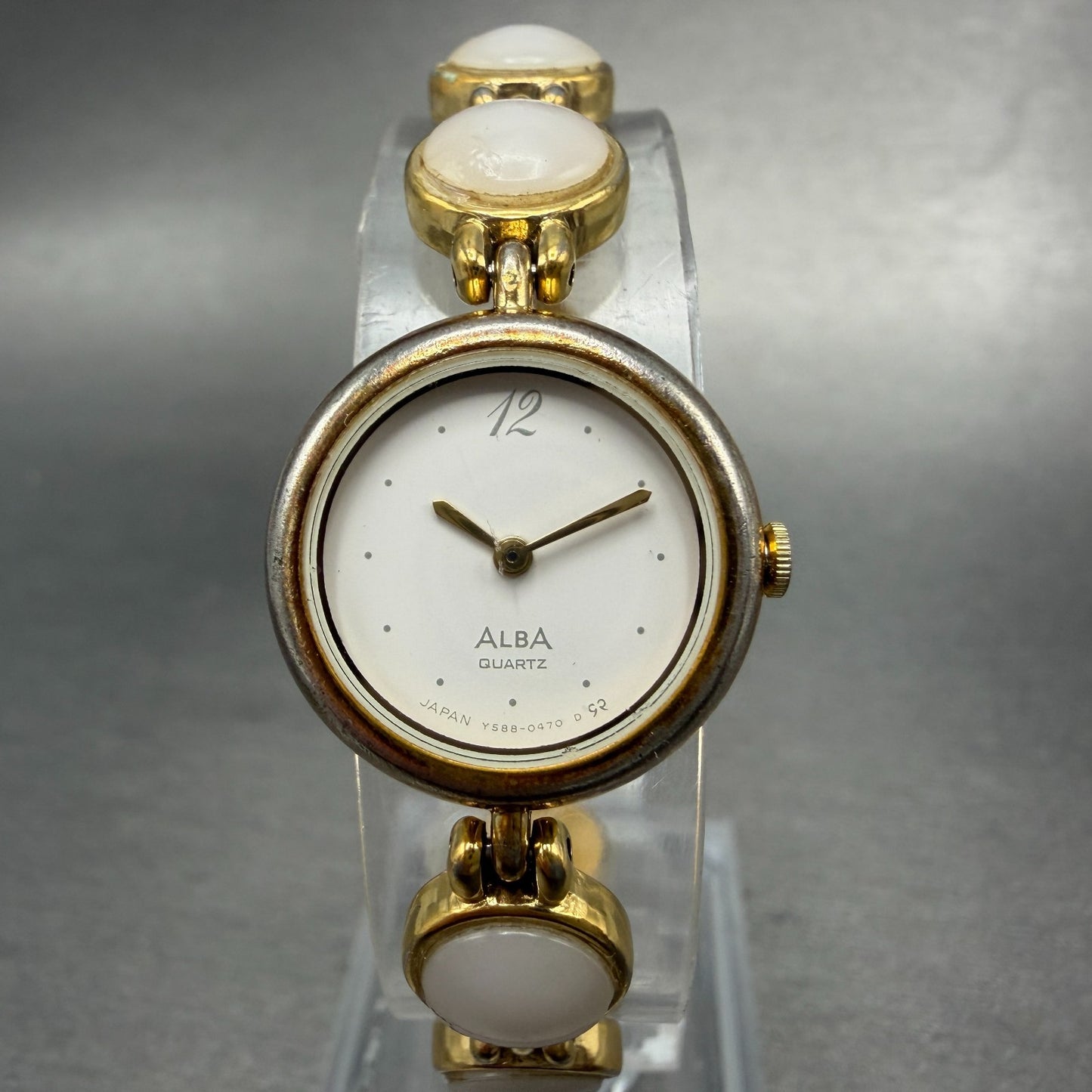 Seiko Alba Watch Women 20mm White Dial Gold Tone Round Y588-0120 New Battery0