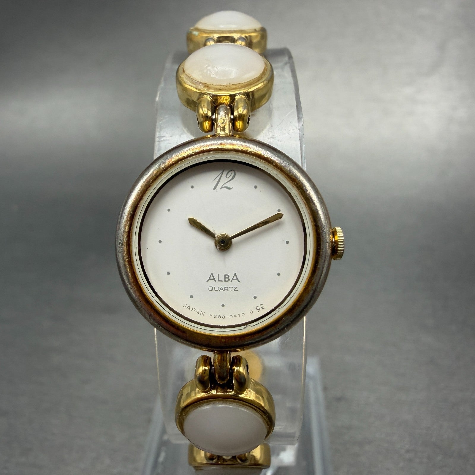 Seiko Alba Watch Women 20mm White Dial Gold Tone Round Y588-0120 New Battery0