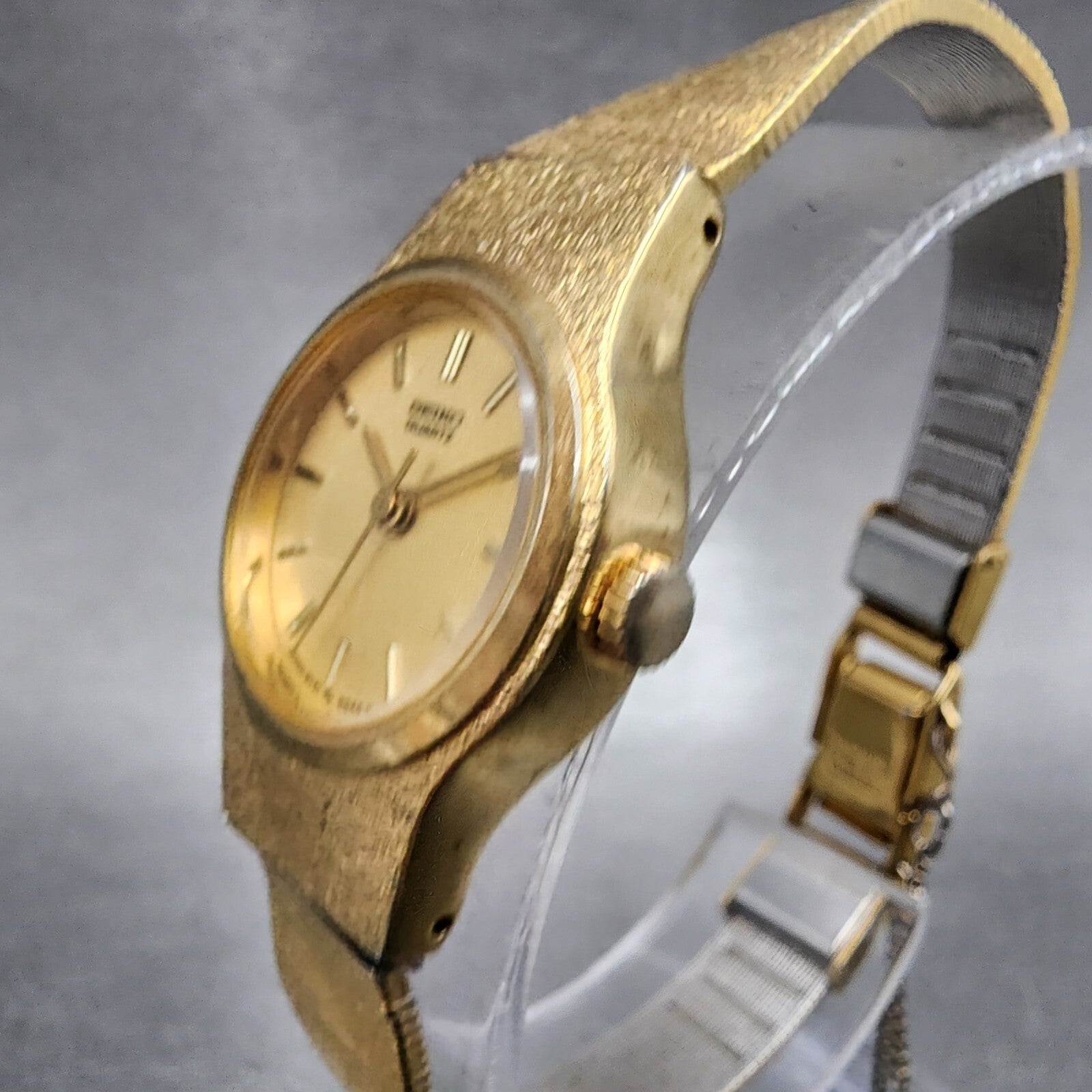Seiko Watch Women 20mm Gold Dial Gold Tone Round 8Y210029 New Battery VTG2