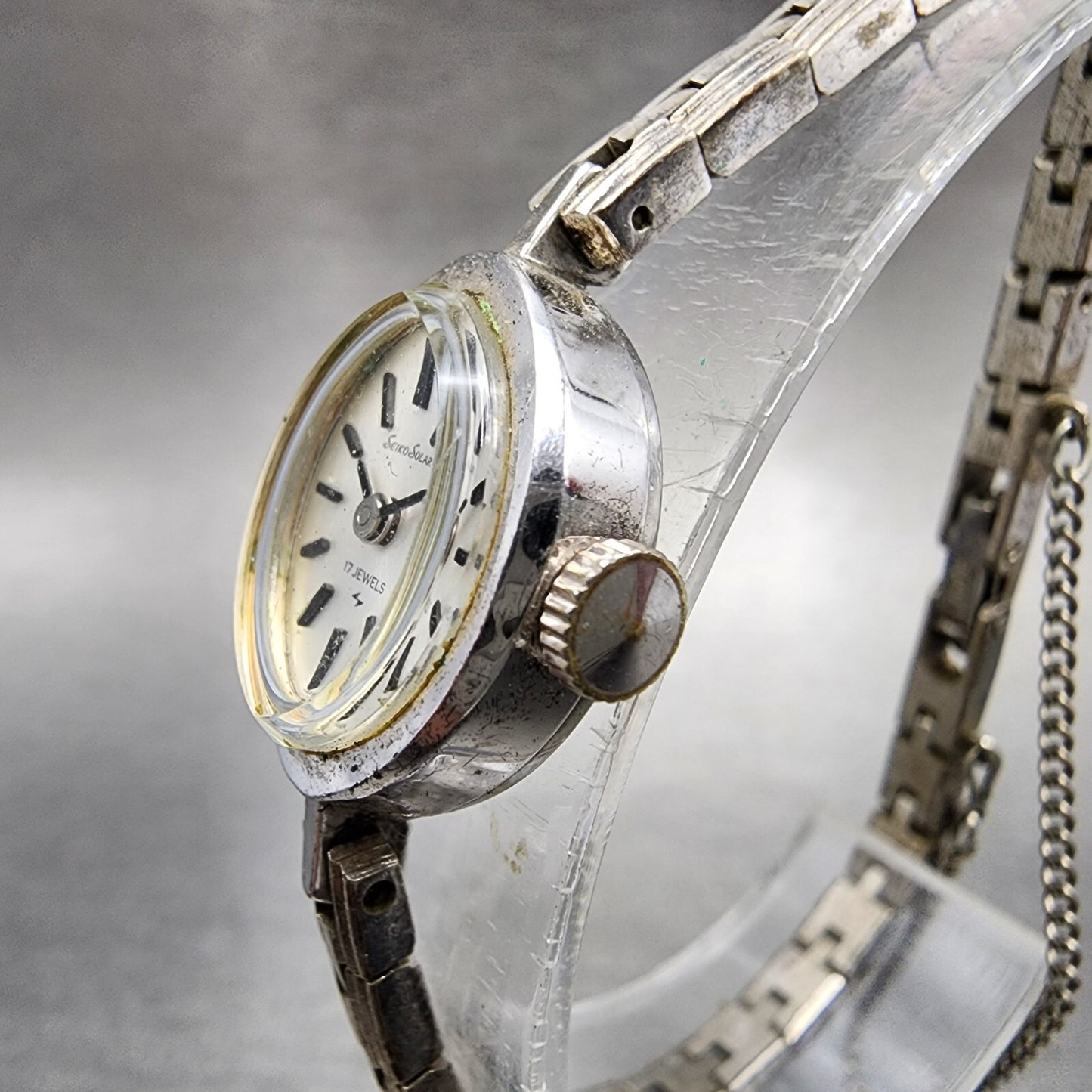 Seiko Solar Watch Women 14mm White Dial Silver Tone Round 1081902