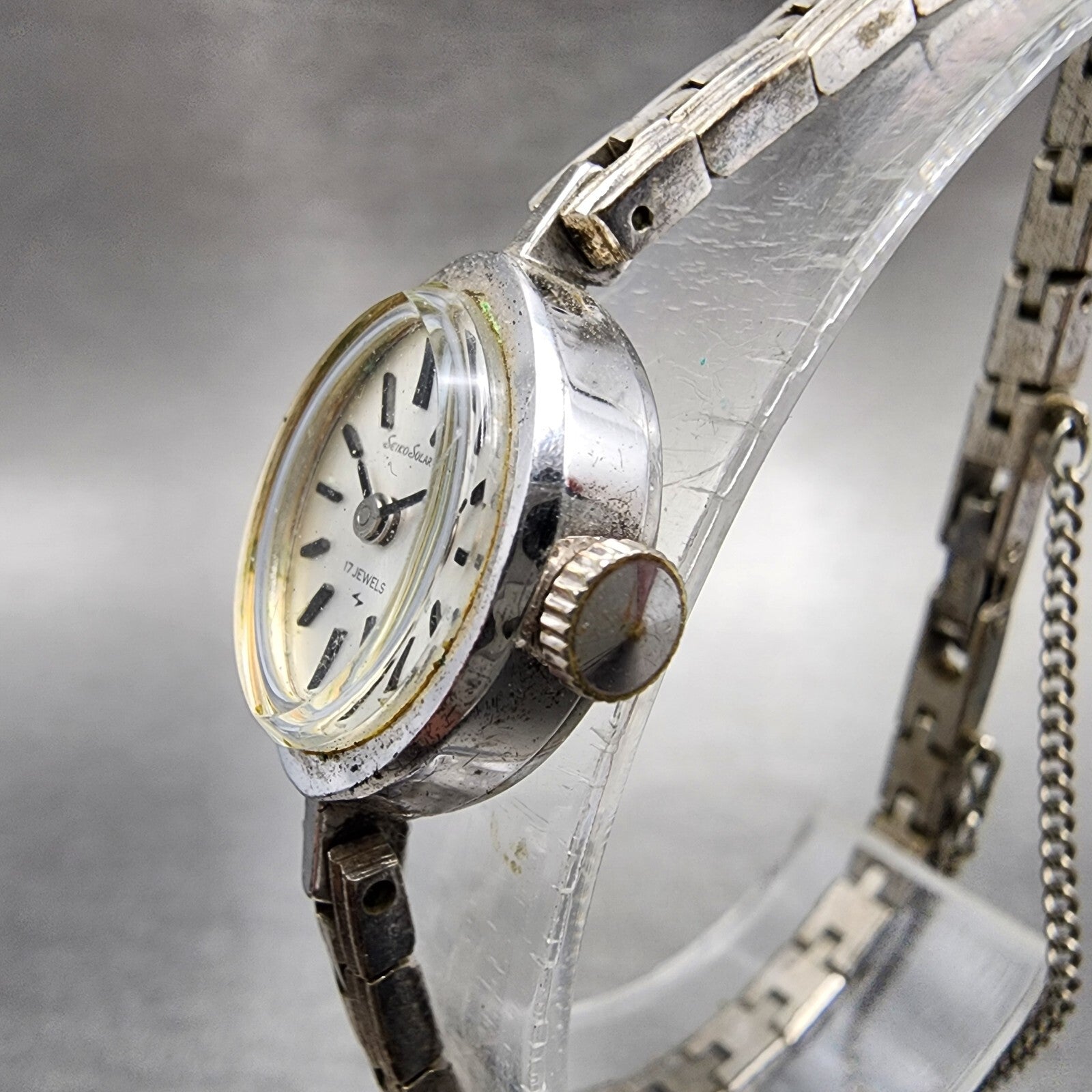 Seiko Solar Watch Women 14mm White Dial Silver Tone Round 1081902