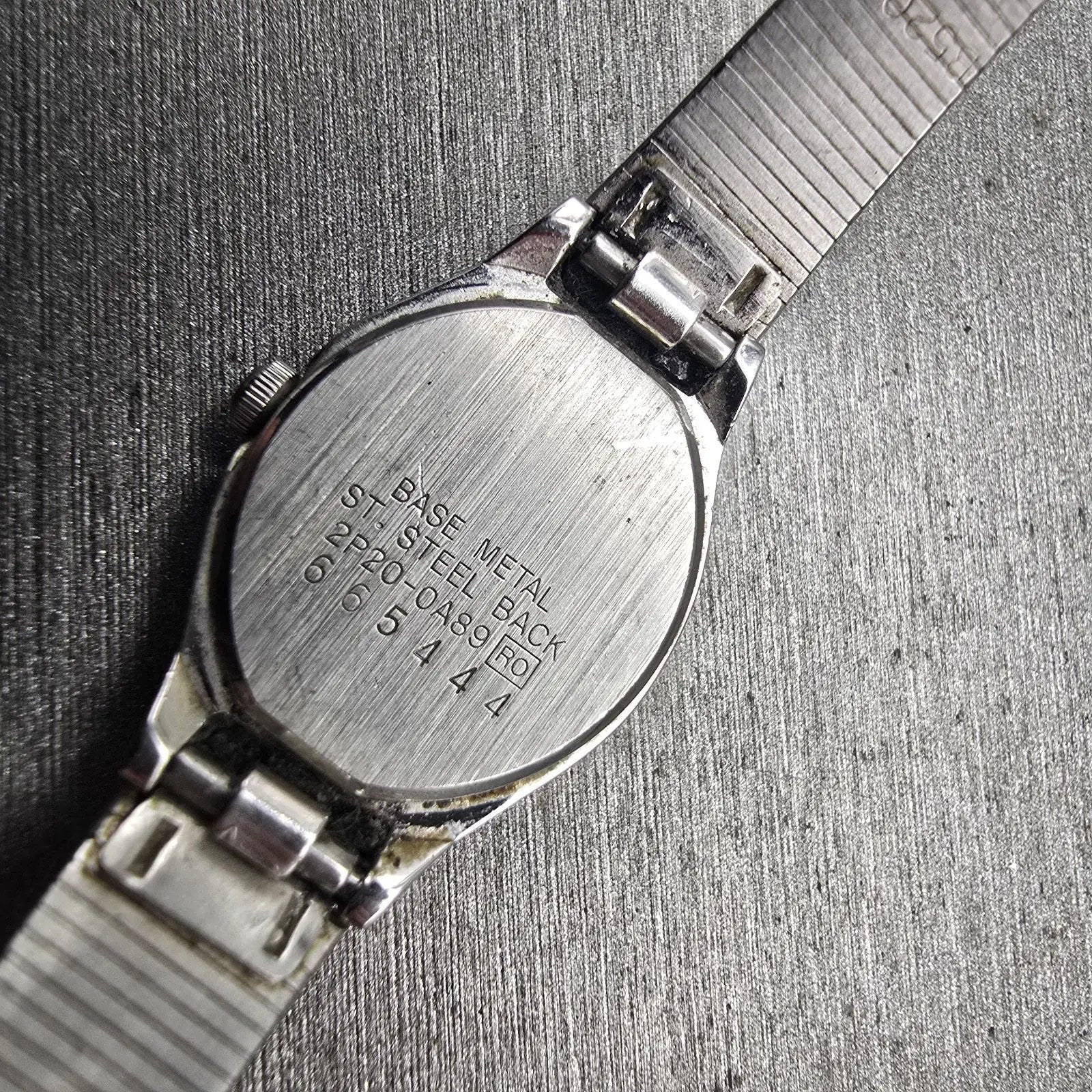 Seiko Watch Women 17mm White Dial Silver Tone Oval 2P20-0A89 New Battery Vintage10