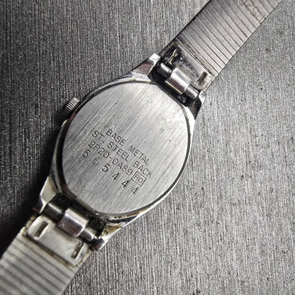 Seiko Watch Women 17mm White Dial Silver Tone Oval 2P20-0A89 New Battery Vintage10