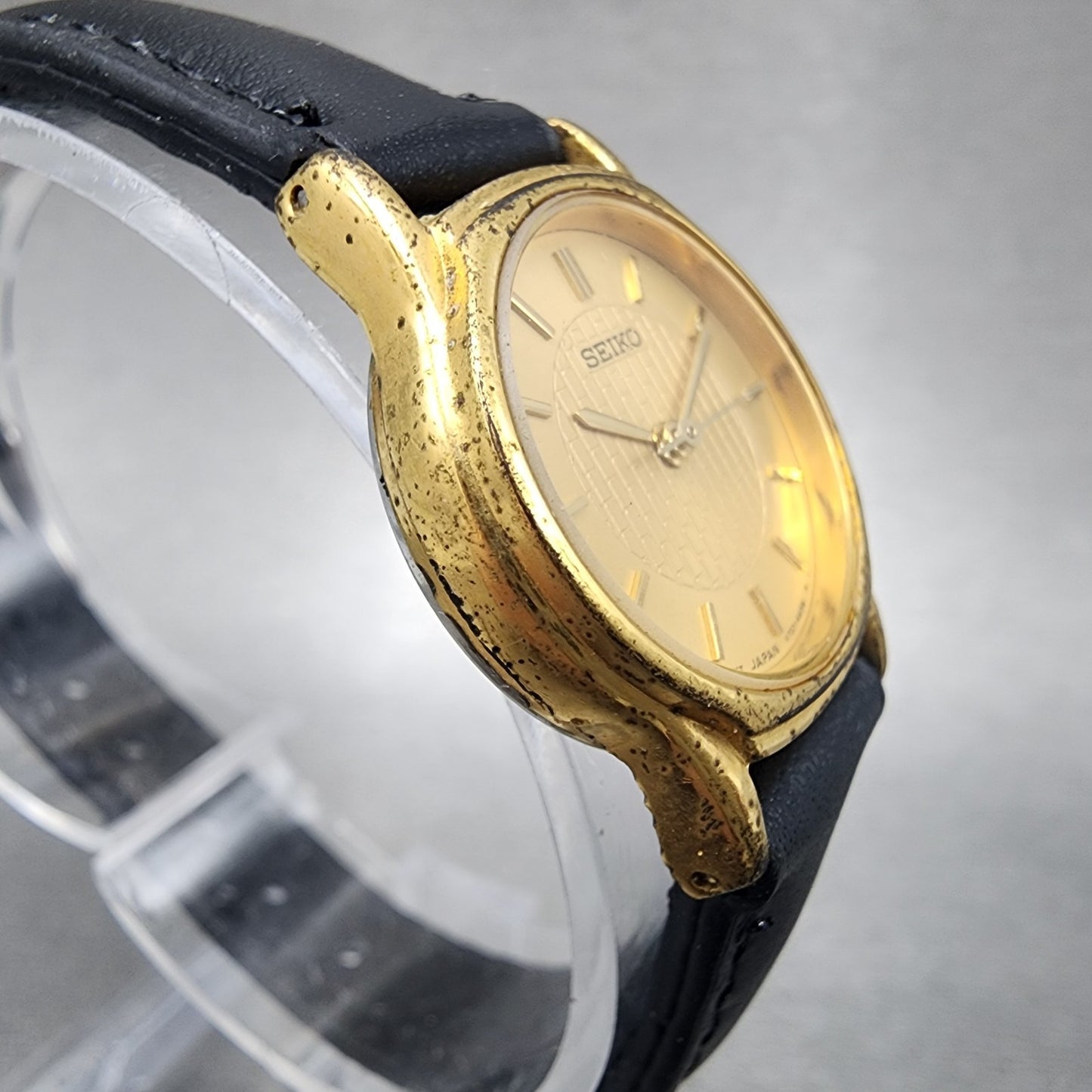 Seiko Watch Women 22mm Champagne Dial Gold Tone Round V701A110 New Battery3