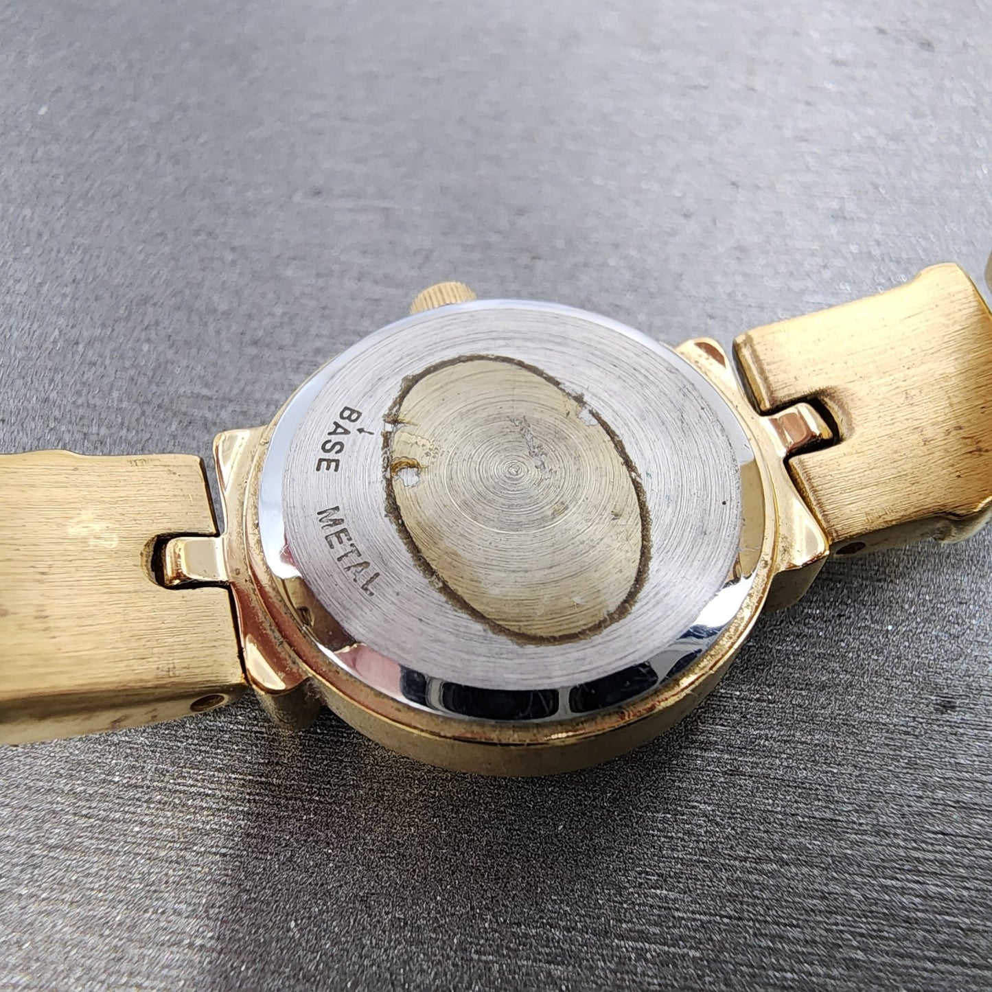 Wittnauer Watch Women 19mm MOP Dial Gold Tone Round RL8368 New Batttery9