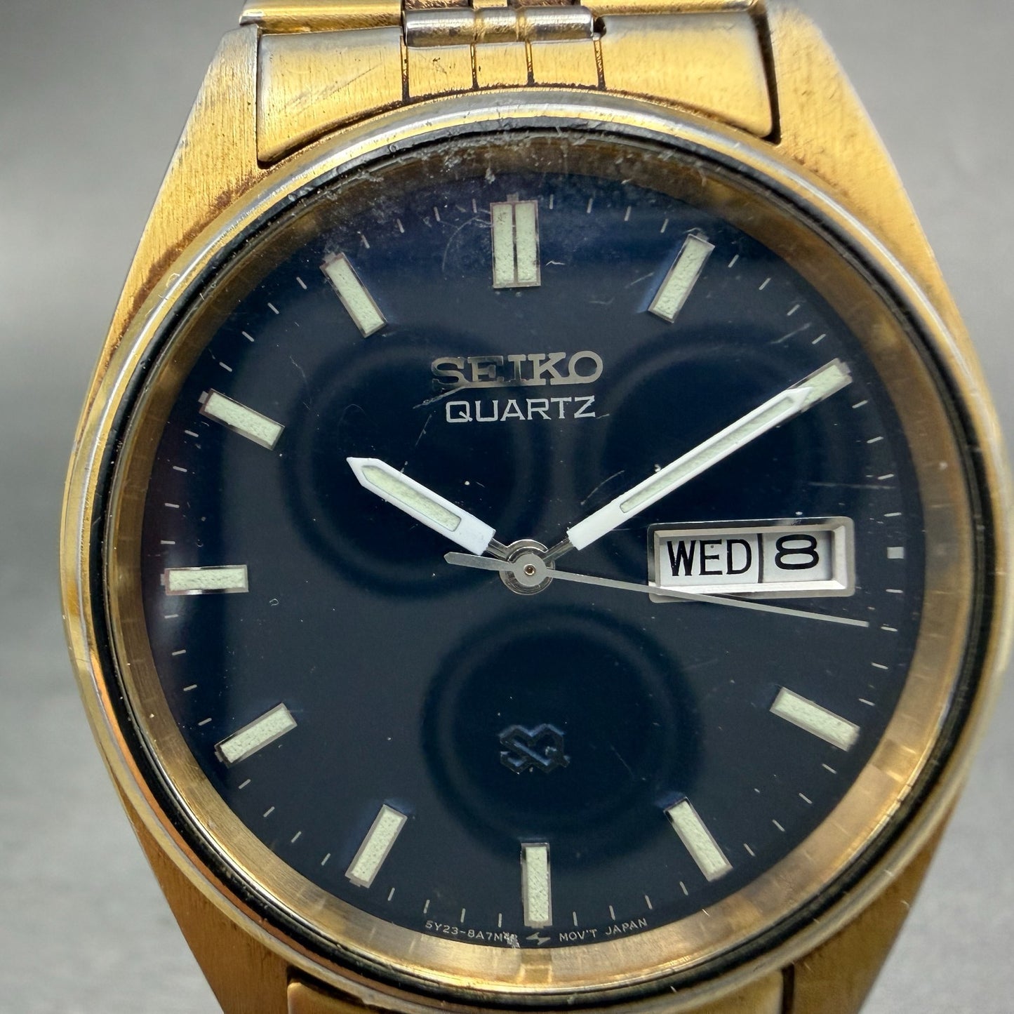 Seiko SQ Watch Men 35mm Blue Dial Gold Tone Daydate Round 5Y23-8A11 PARTS VTG2