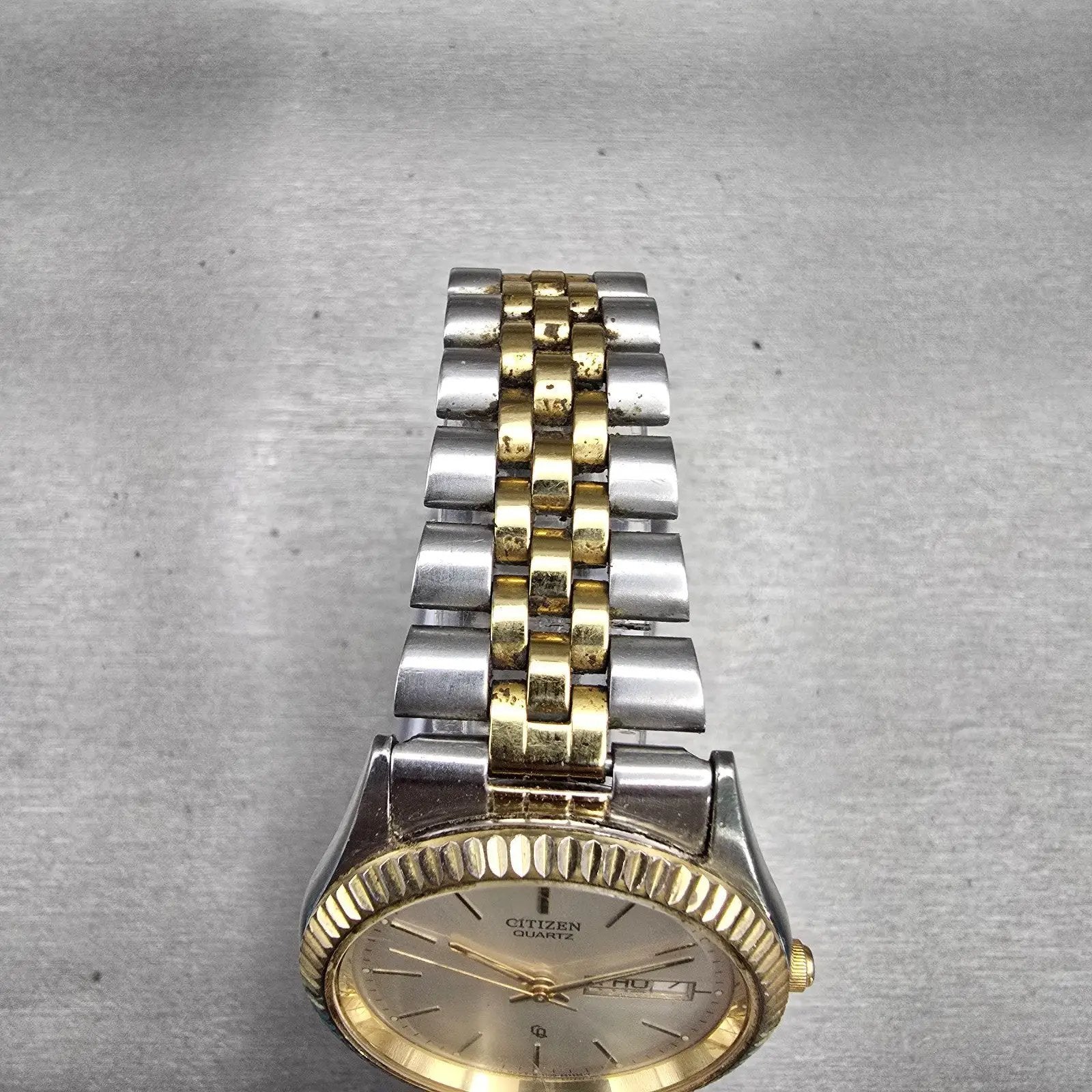 Citizen CQ Watch Men 35mm Silver Dial Two Tone Daydate Round 1100-R12535 New Bat4