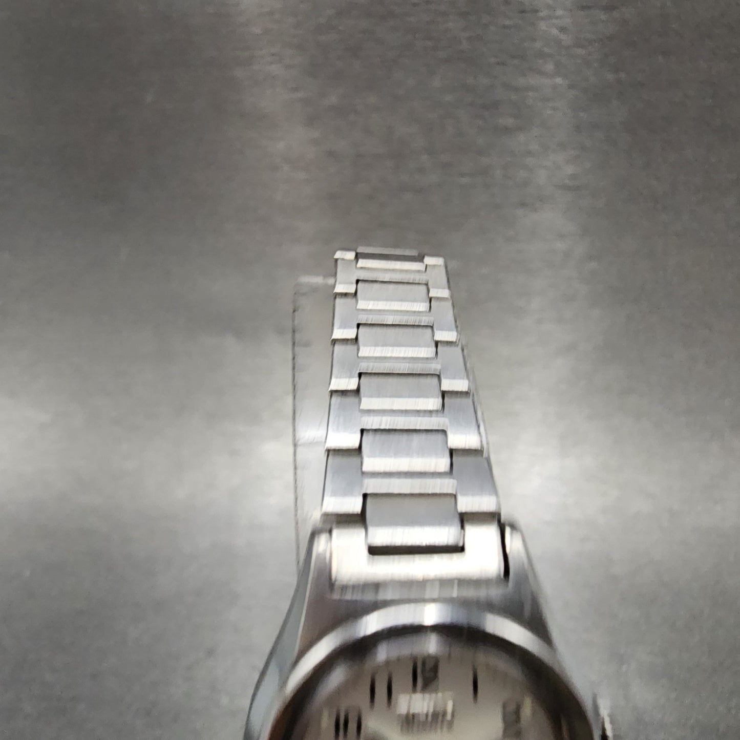Seiko SQ Watch Women 23mm Silver Dial Silver Tone Daydate 85230039 New Battery4