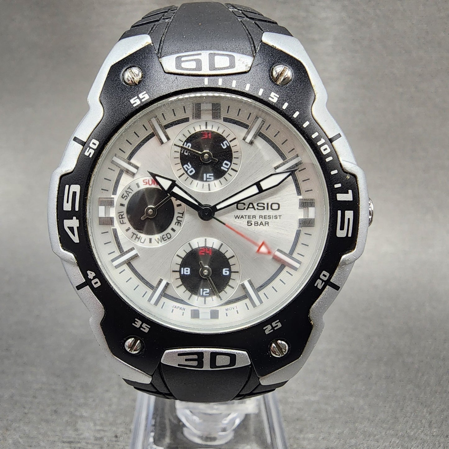 Casio MTP302 Watch Men 41mm Silver Dial Silver Tone Daydate Round New battery0