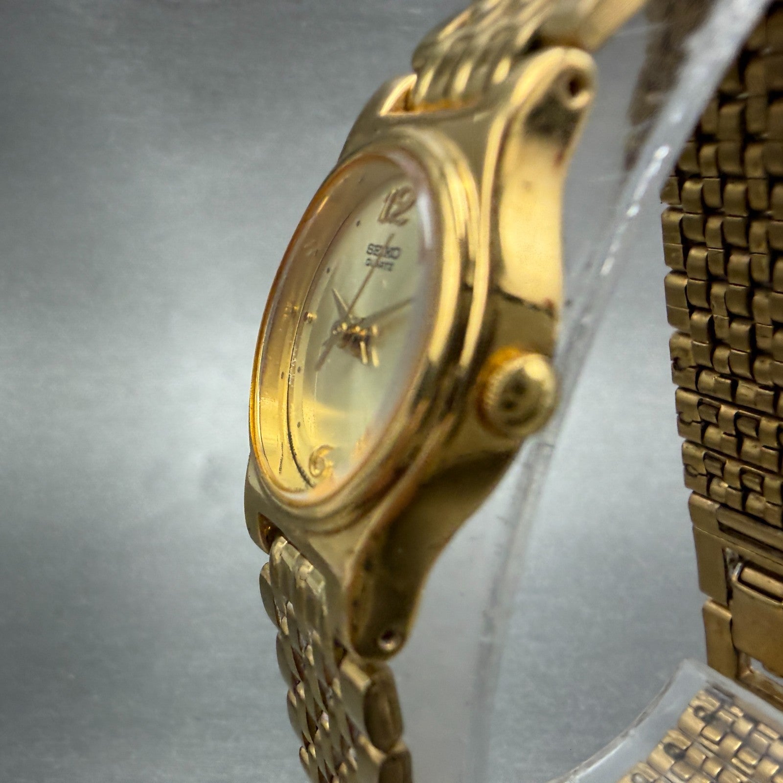 Seiko Watch Women 17mm Champagne Dial Gold Tone Oval V401-5109 New Battery VTG A2