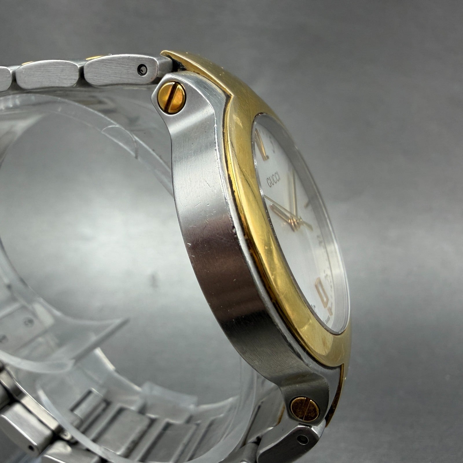Gucci 8900M Watch Men 35mm Silver Dial Two Tone Date Round New Battery Vintage3